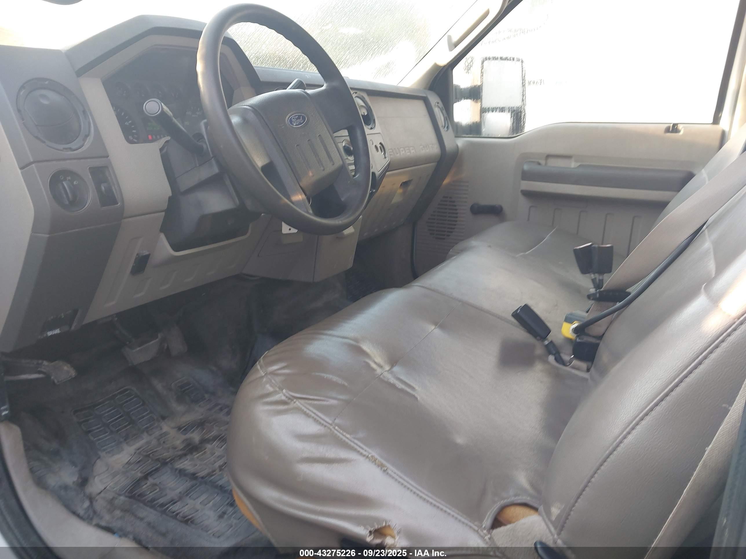 FORD F-450 image 8