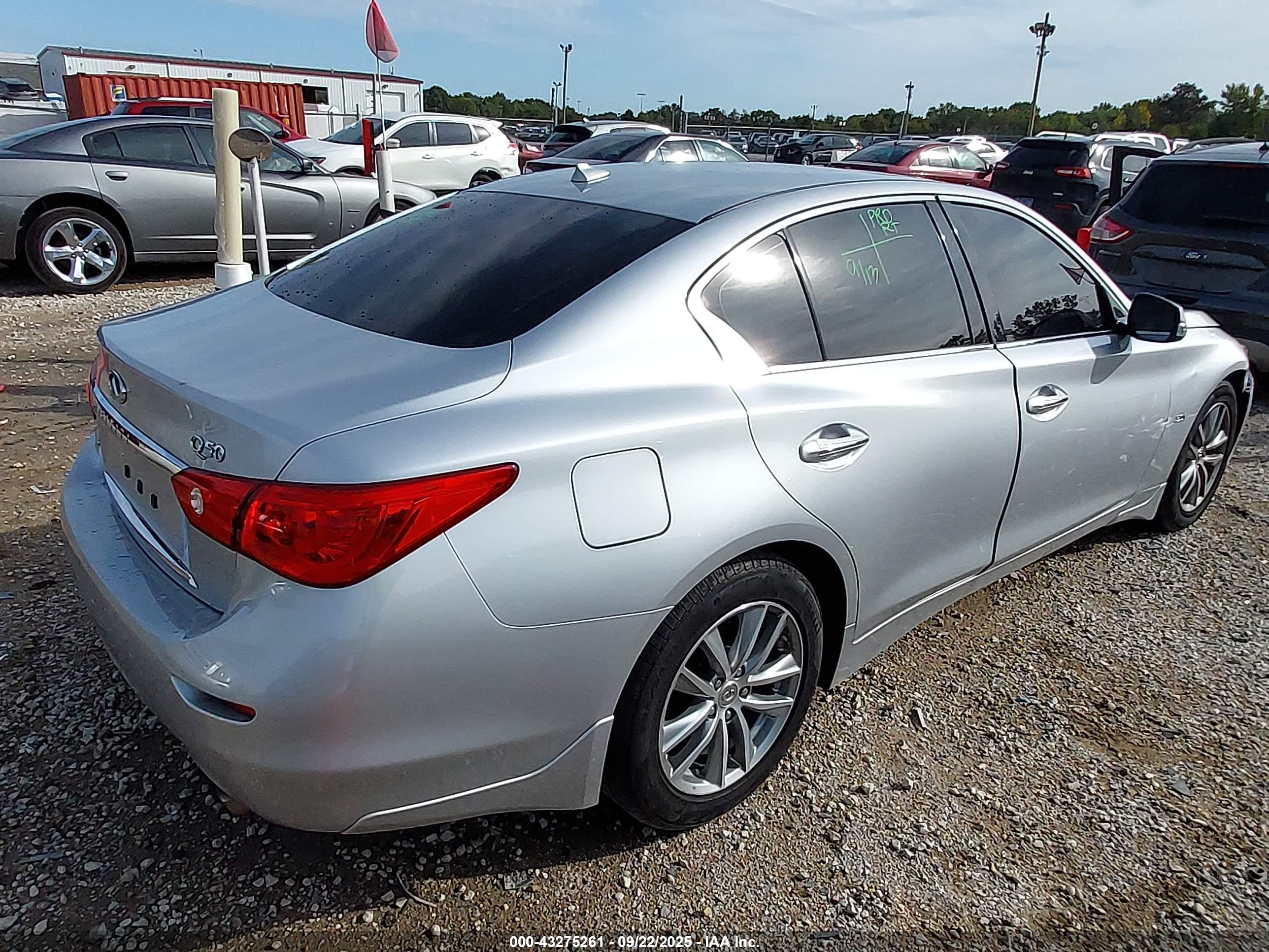INFINITI Q50 image 4