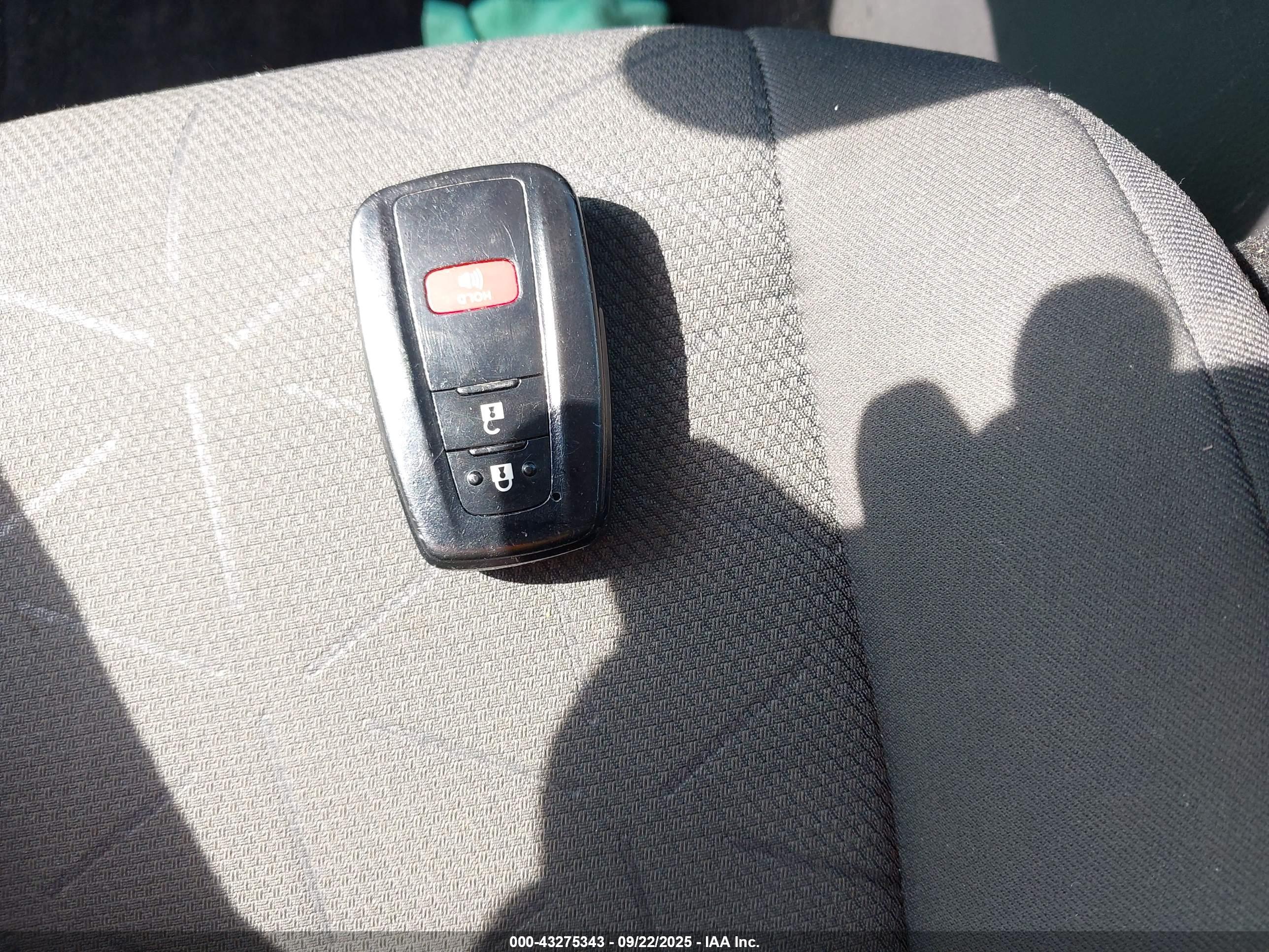 TOYOTA RAV4 image 11