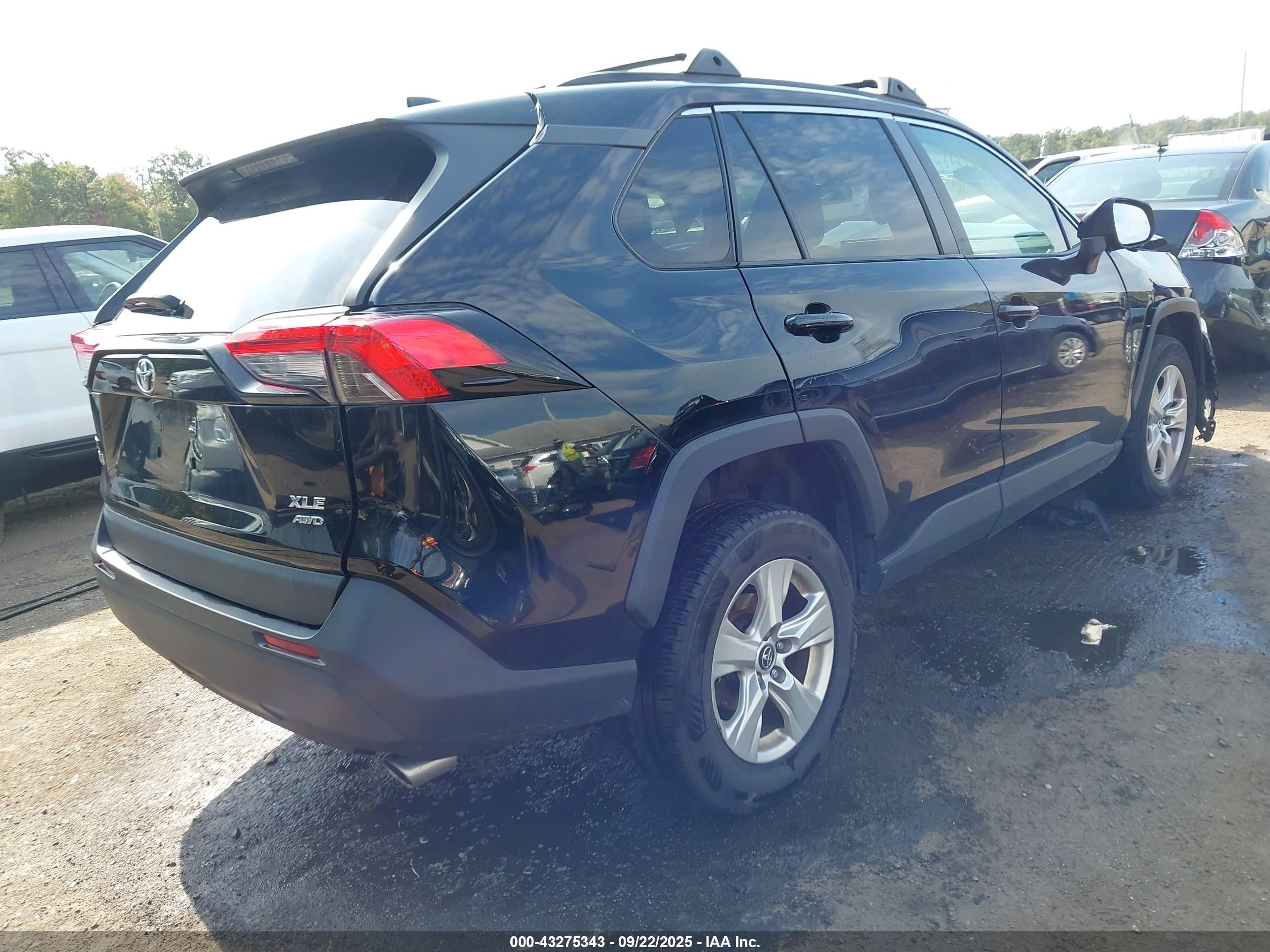 TOYOTA RAV4 image 4
