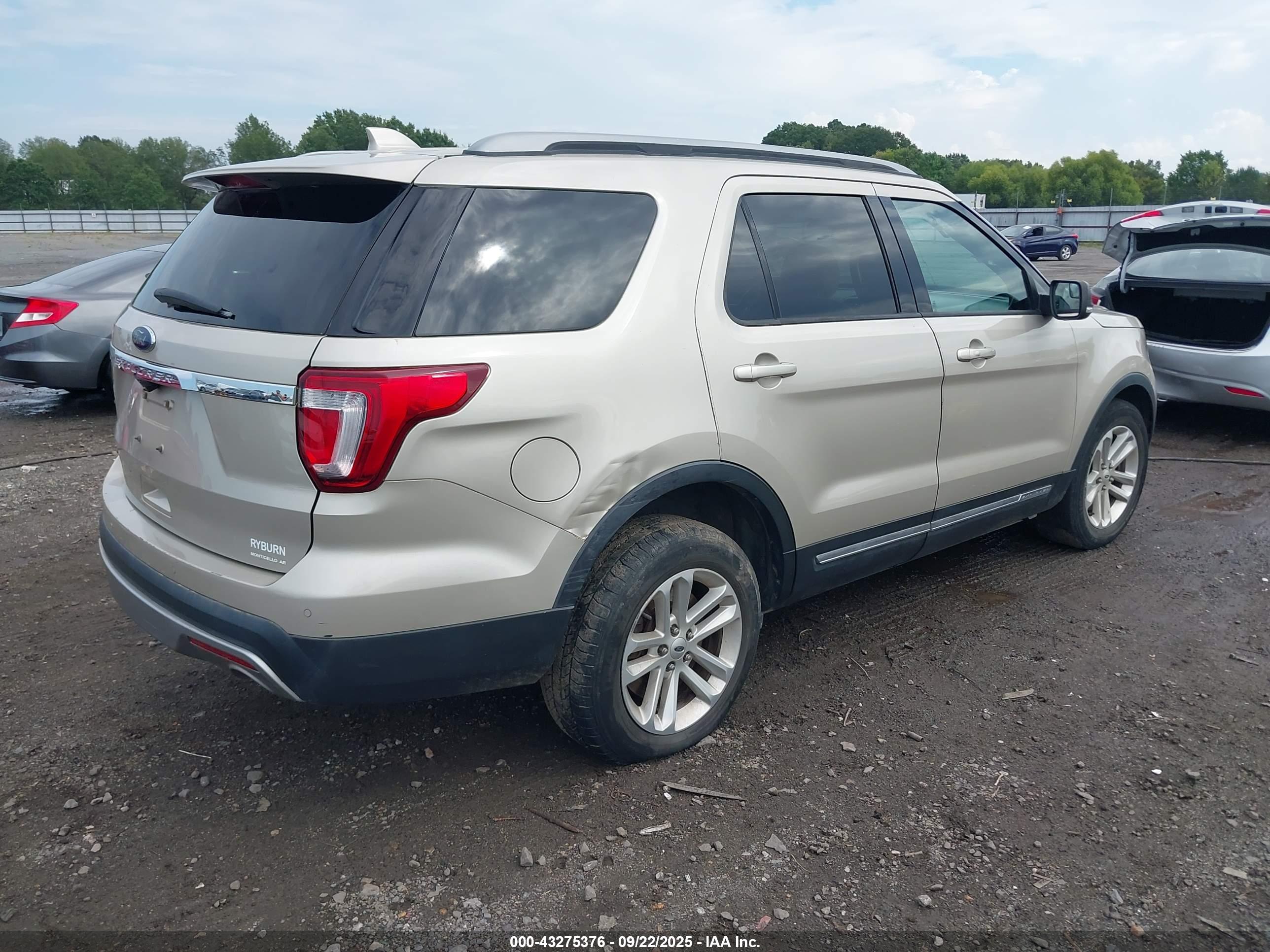 FORD EXPLORER image 4
