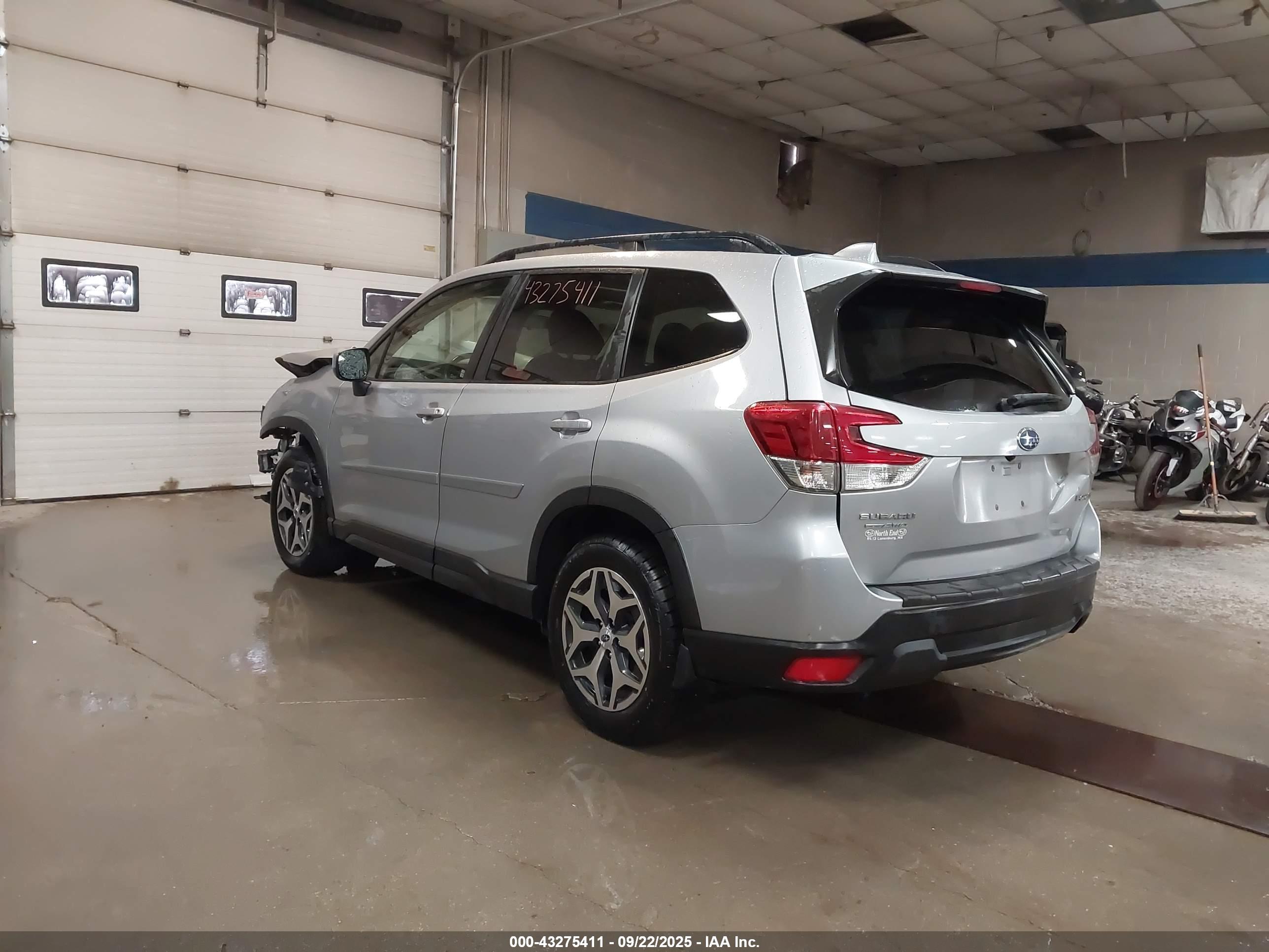 SUBARU FORESTER image 3