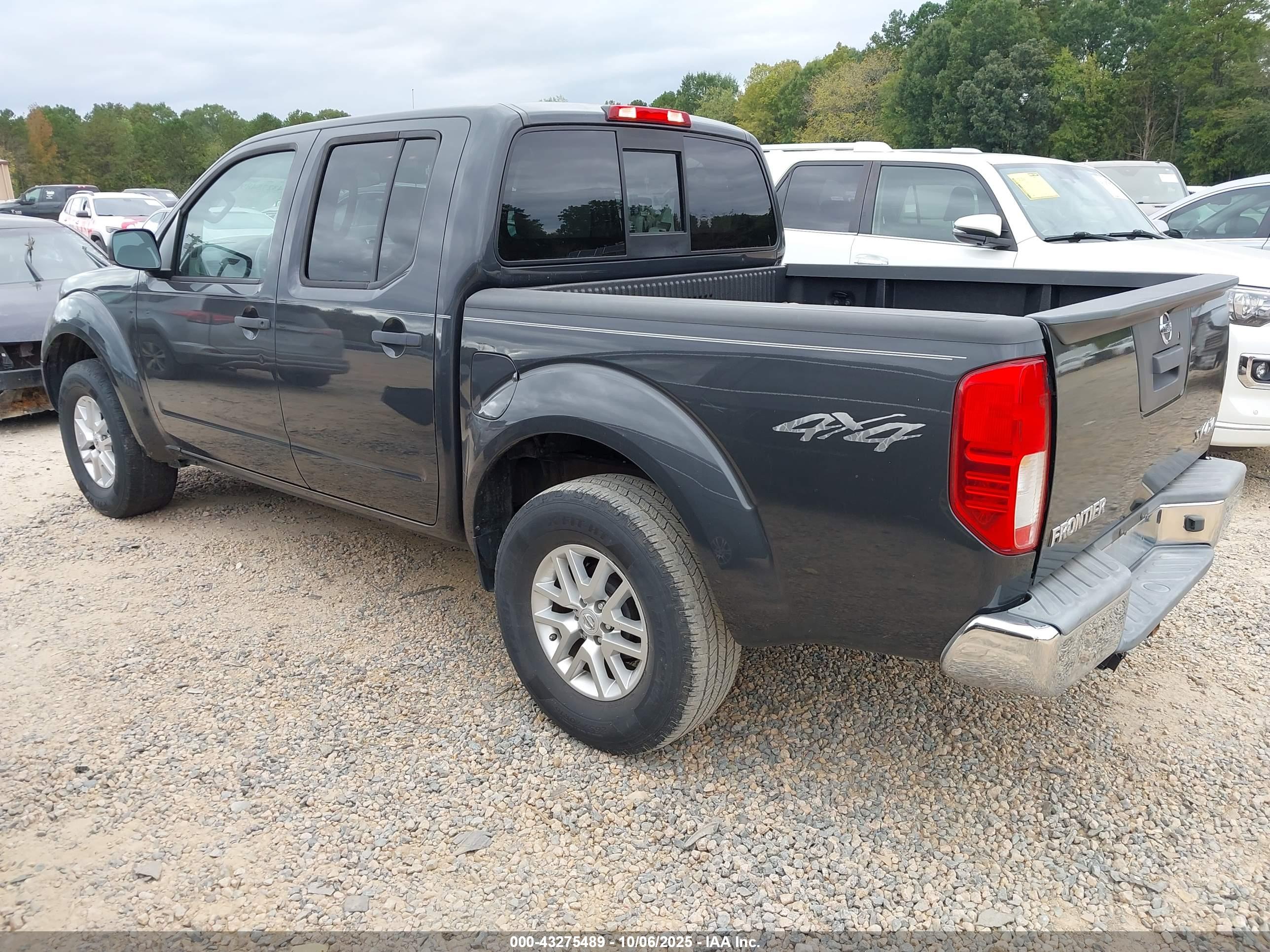 NISSAN FRONTIER image 3
