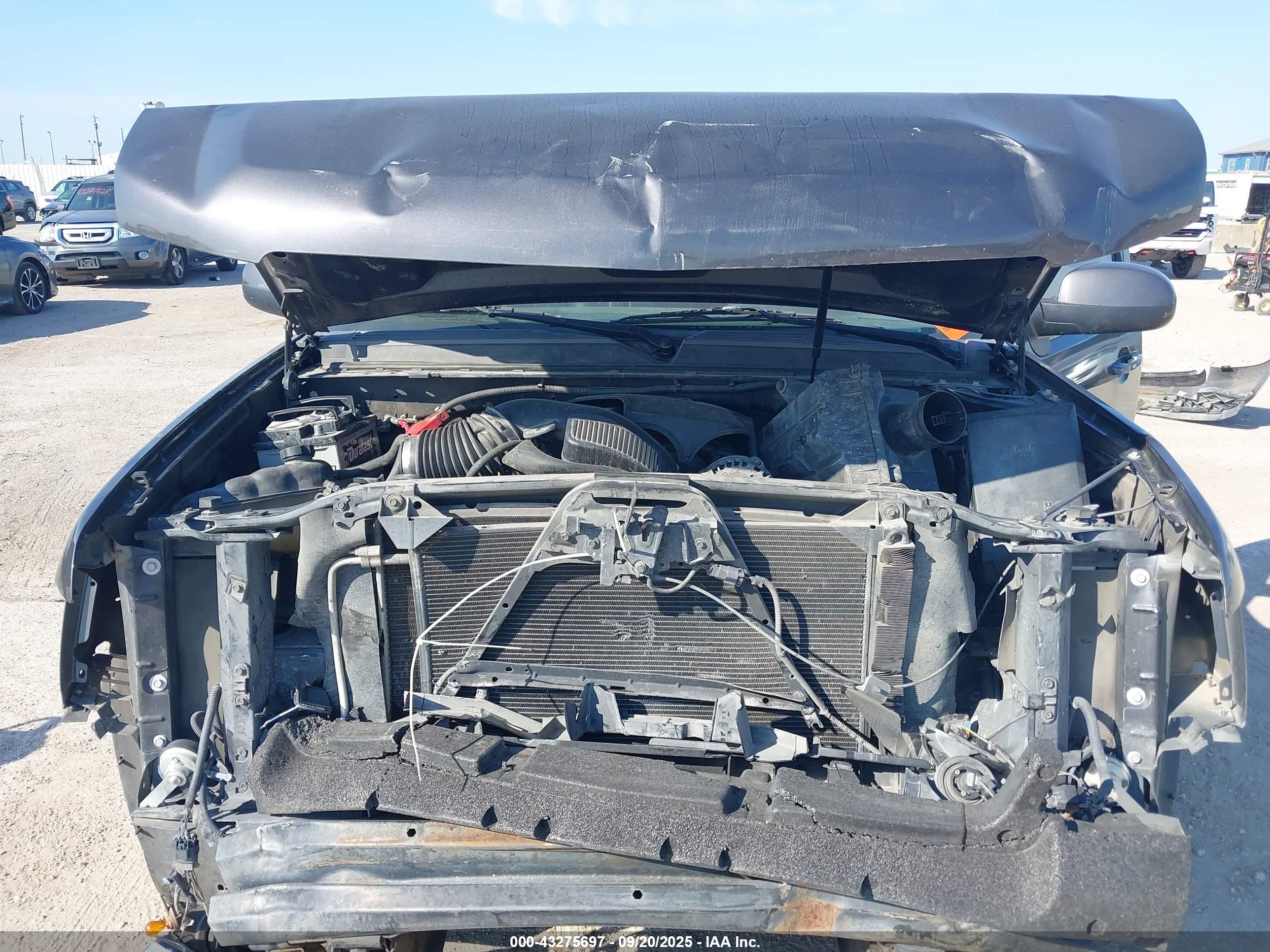 CHEVROLET TAHOE image 6