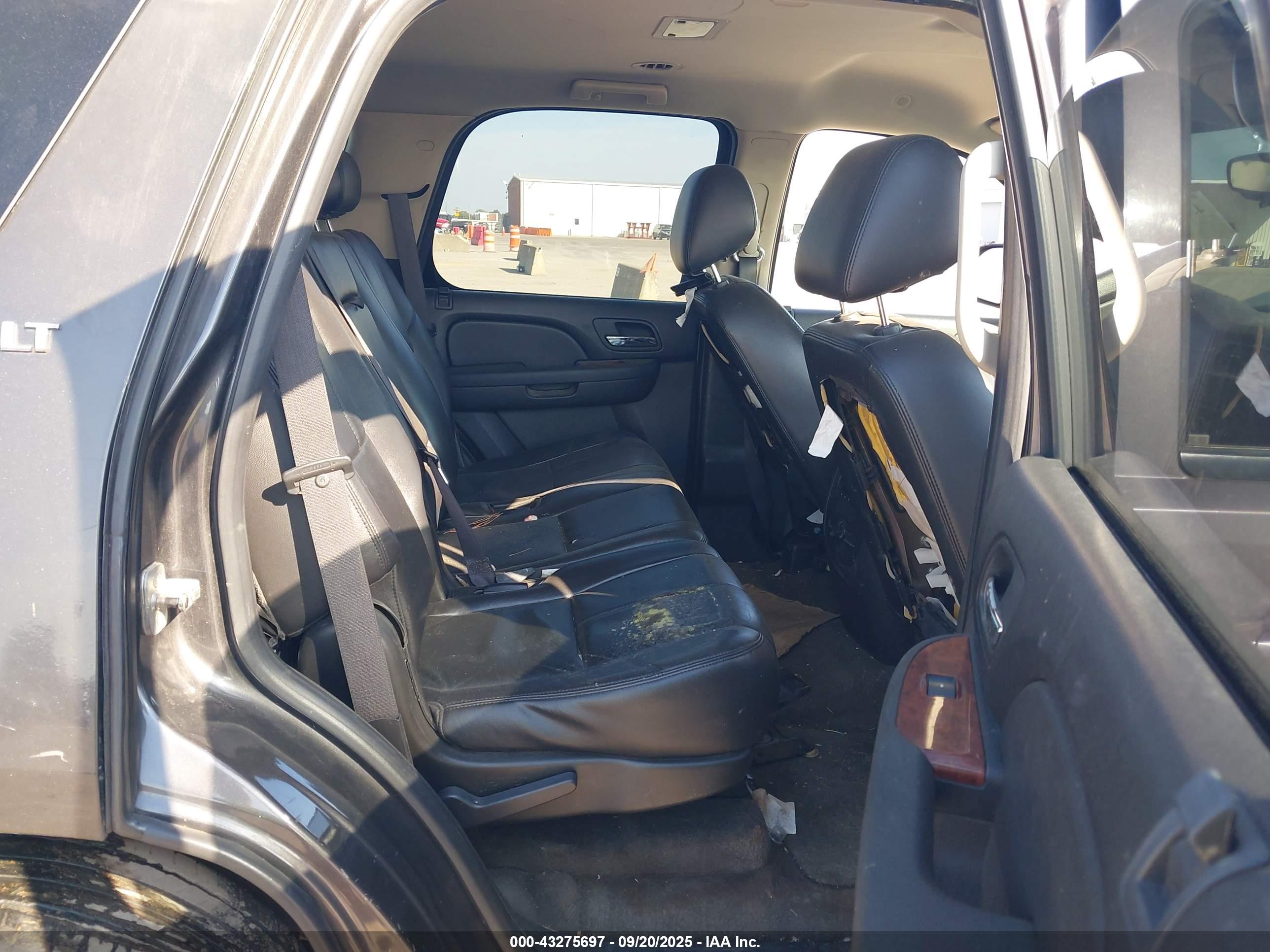 CHEVROLET TAHOE image 8