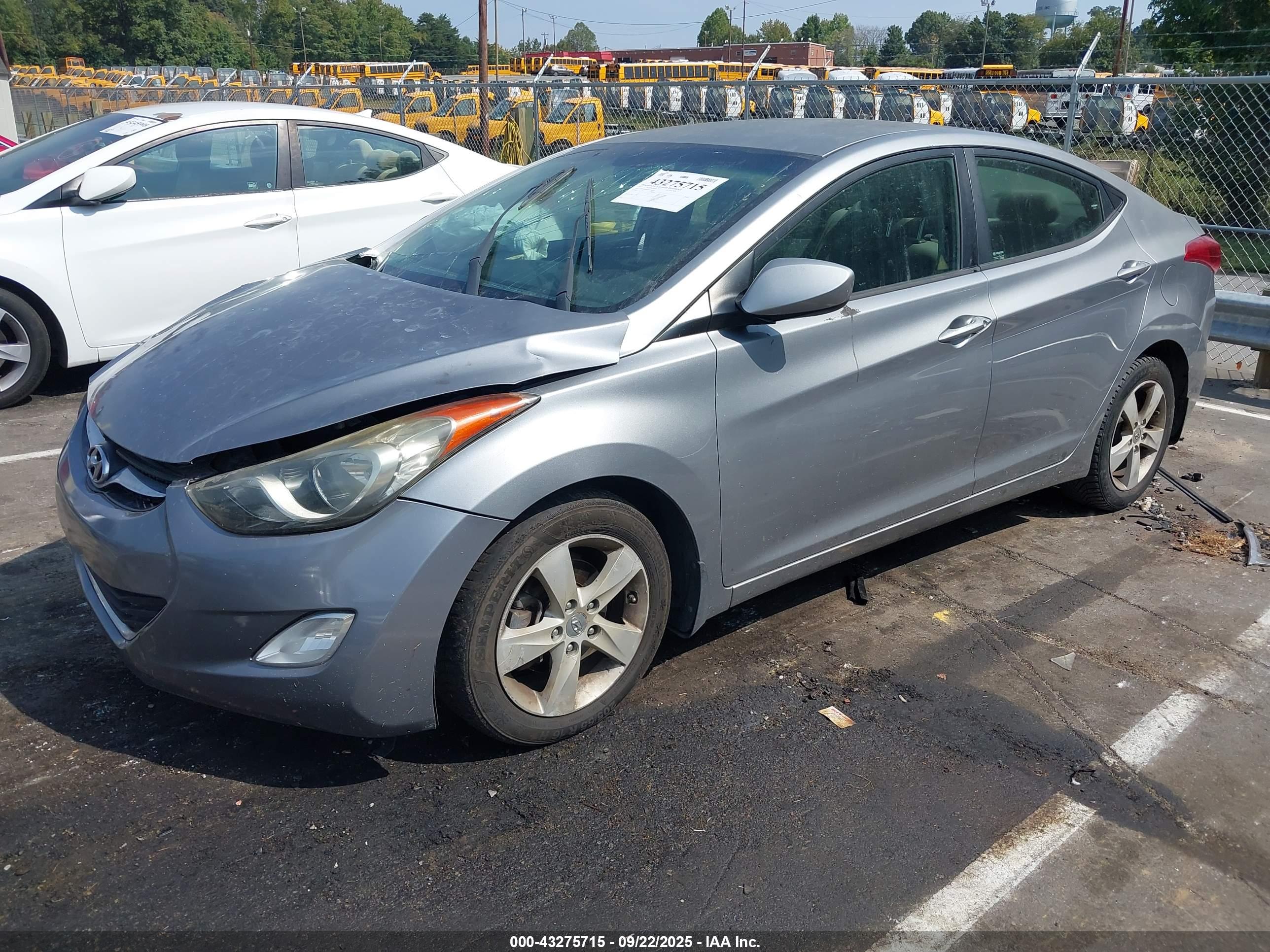 HYUNDAI ELANTRA image 2