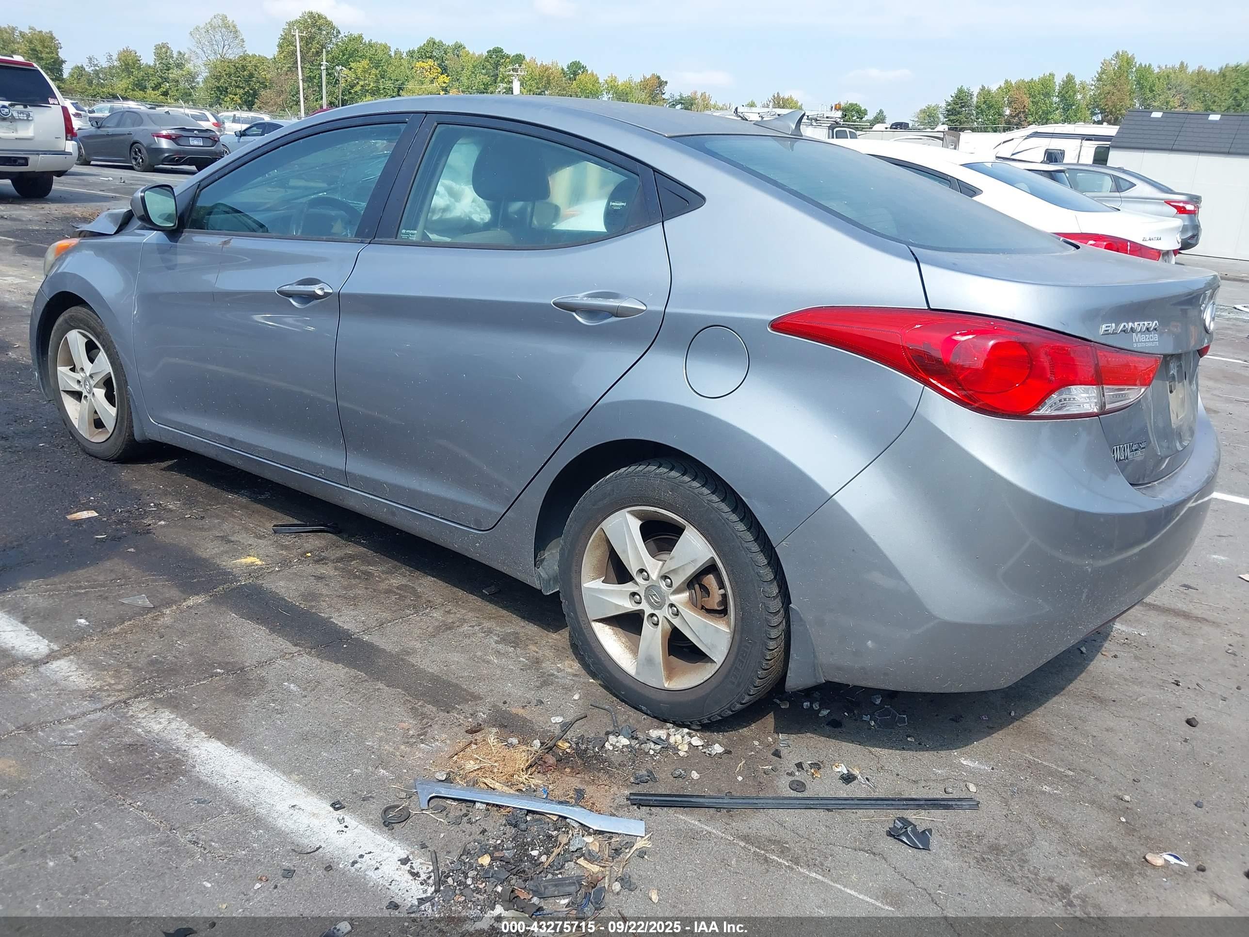 HYUNDAI ELANTRA image 3