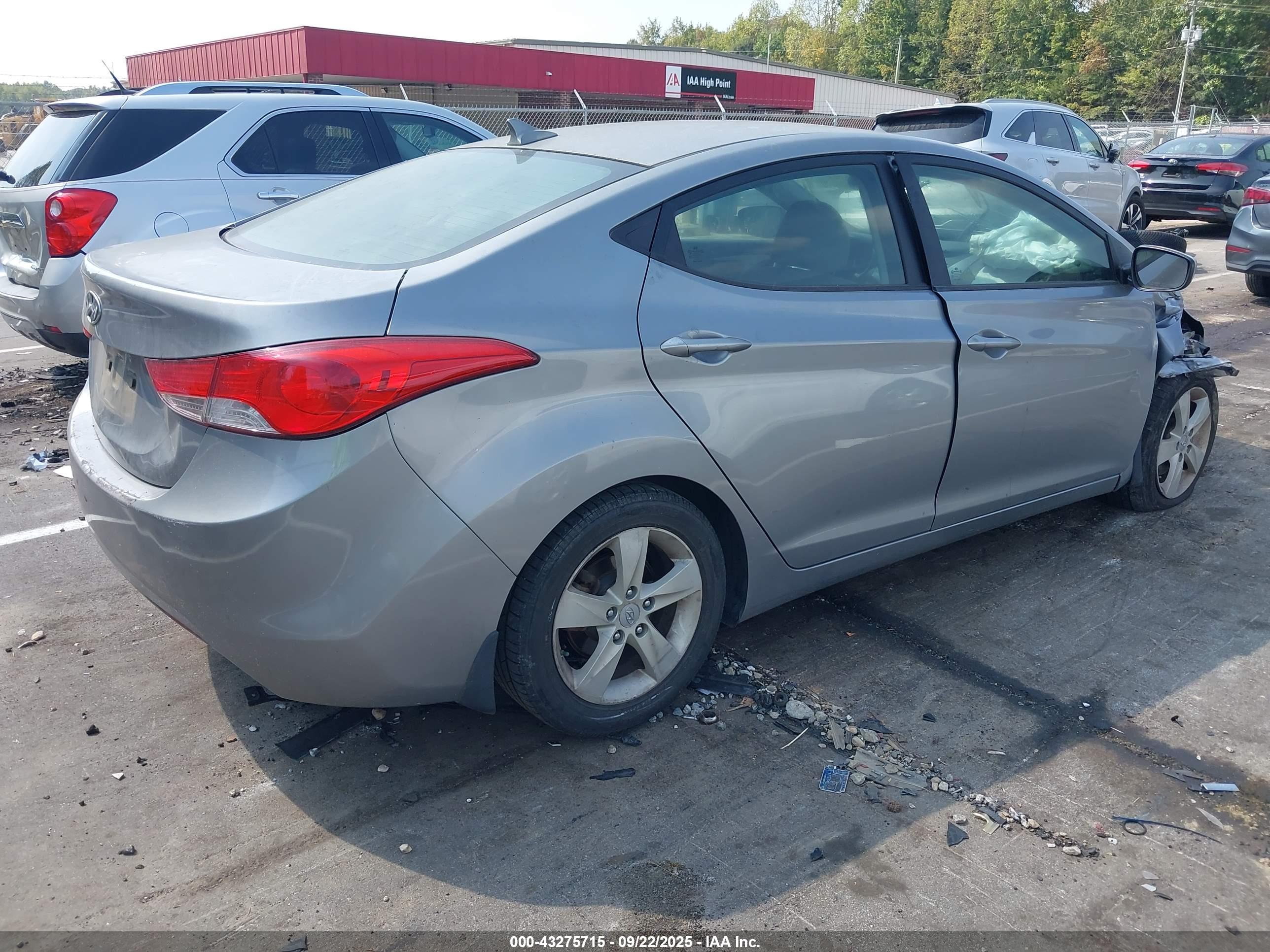 HYUNDAI ELANTRA image 4