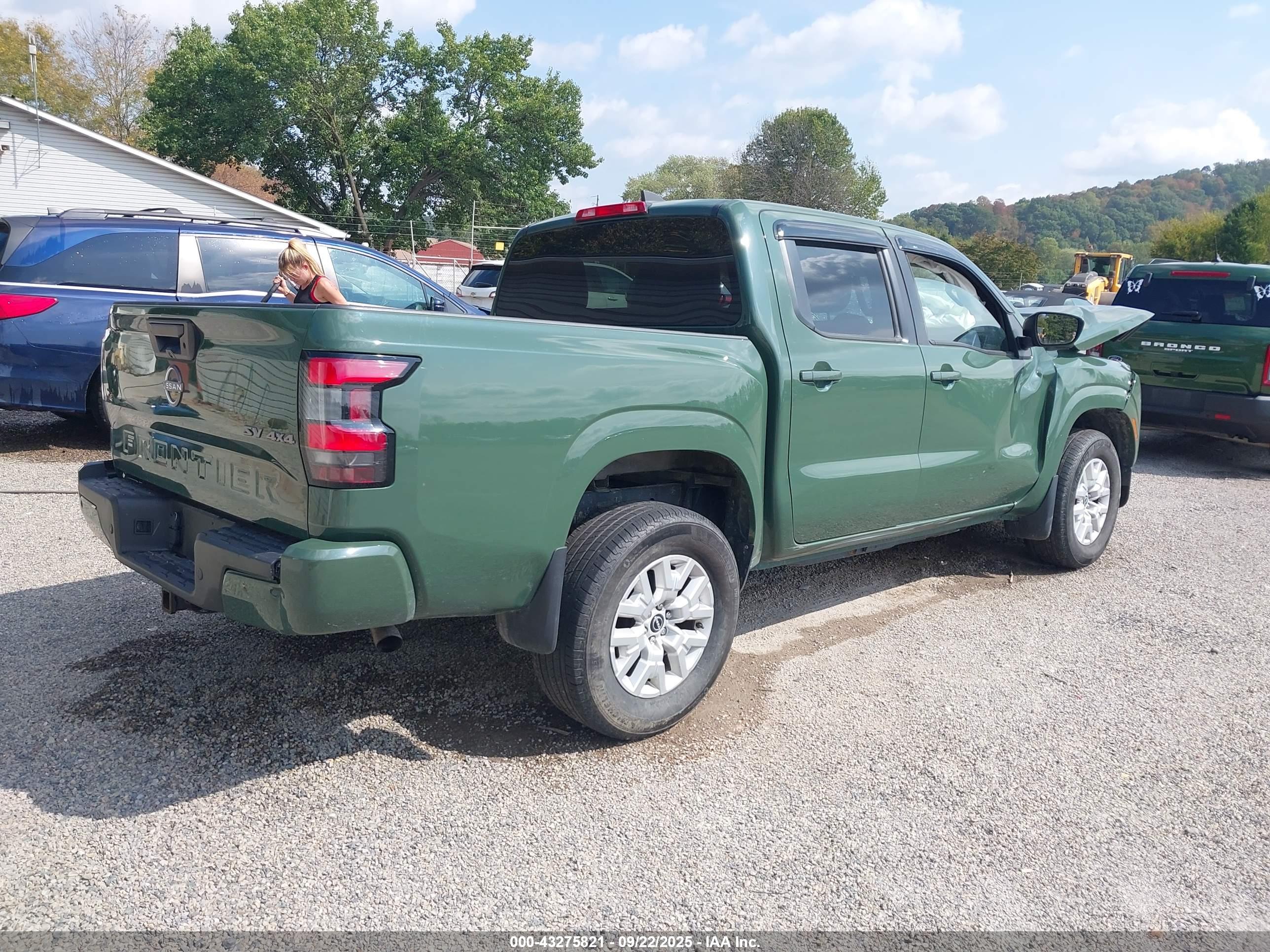 NISSAN FRONTIER image 4