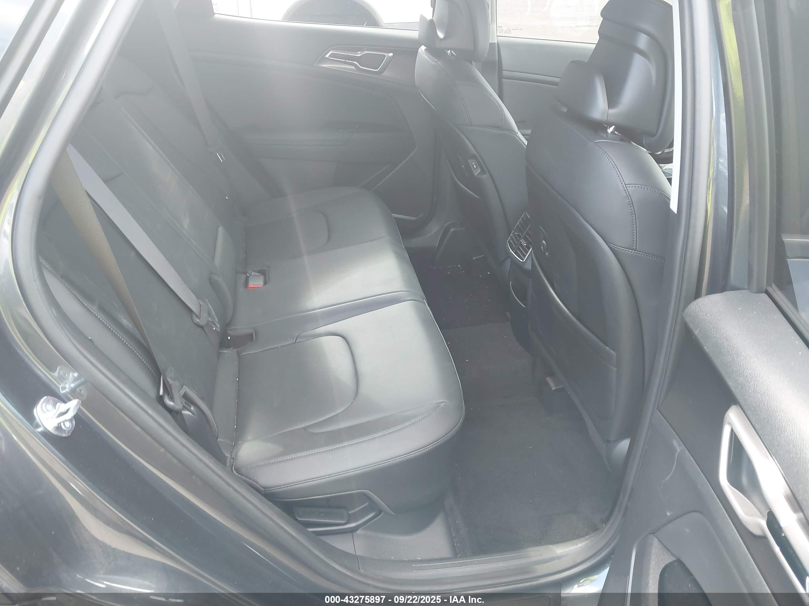 KIA SPORTAGE image 8