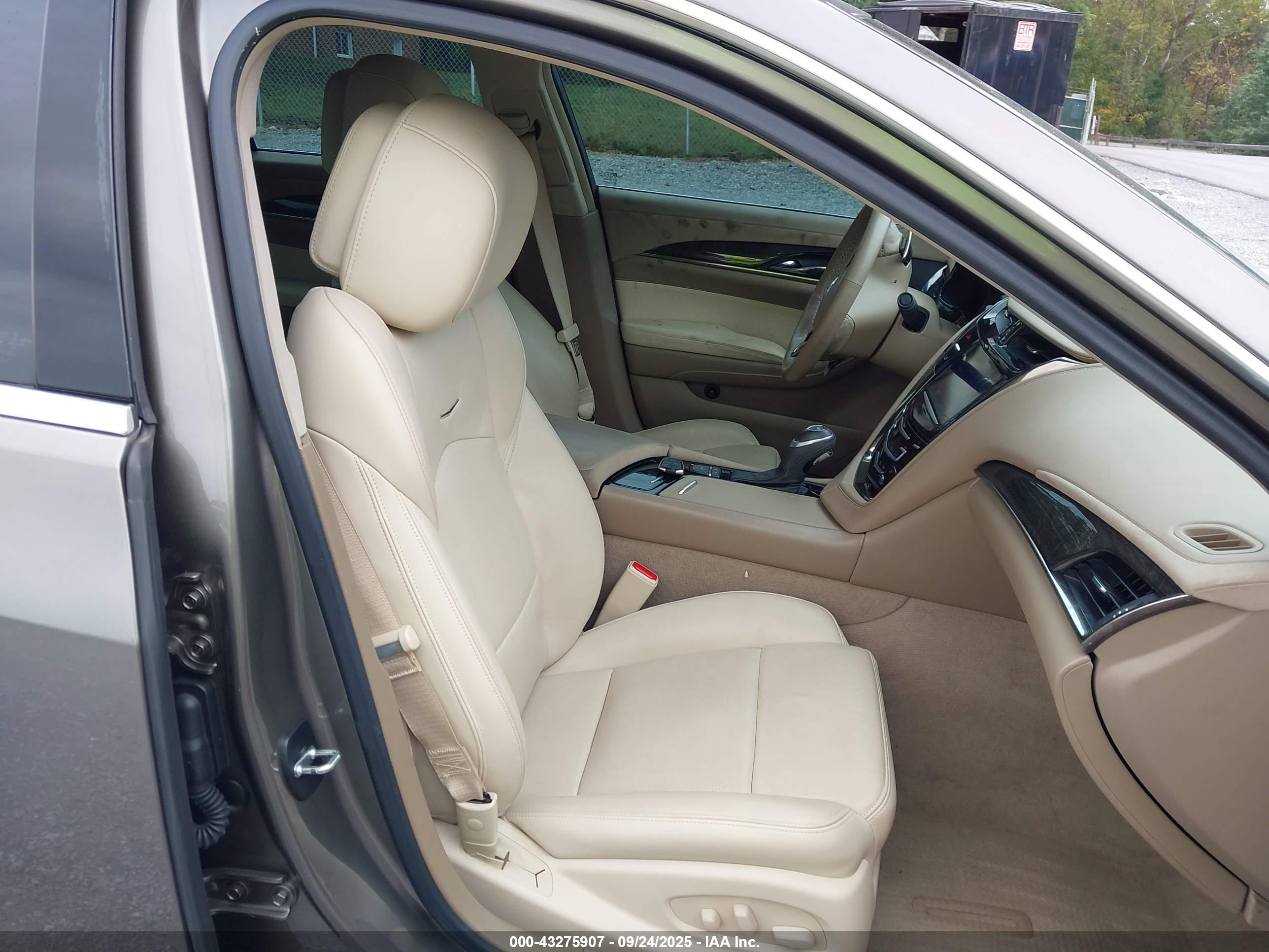 CADILLAC CTS image 5