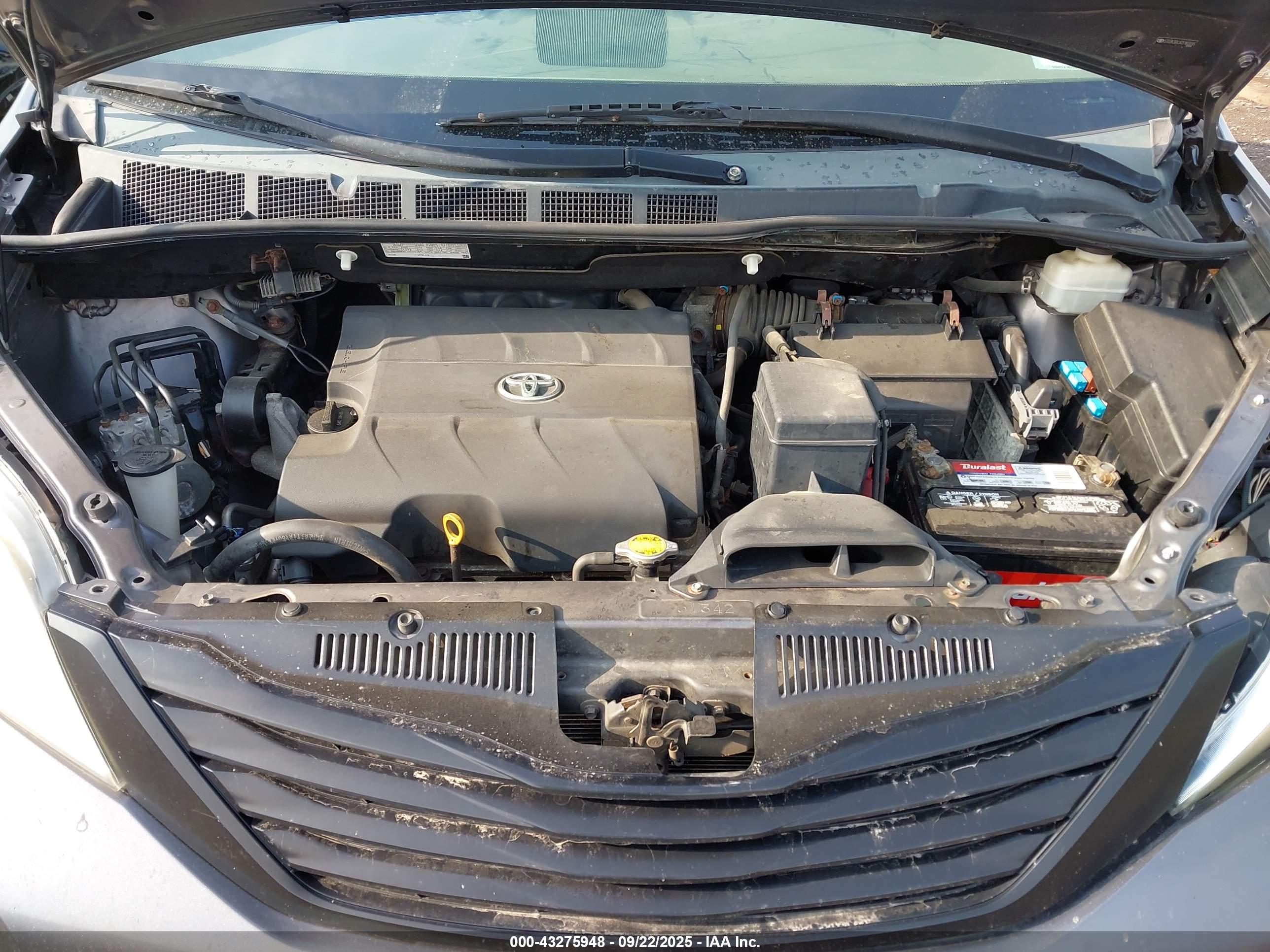 TOYOTA SIENNA image 10