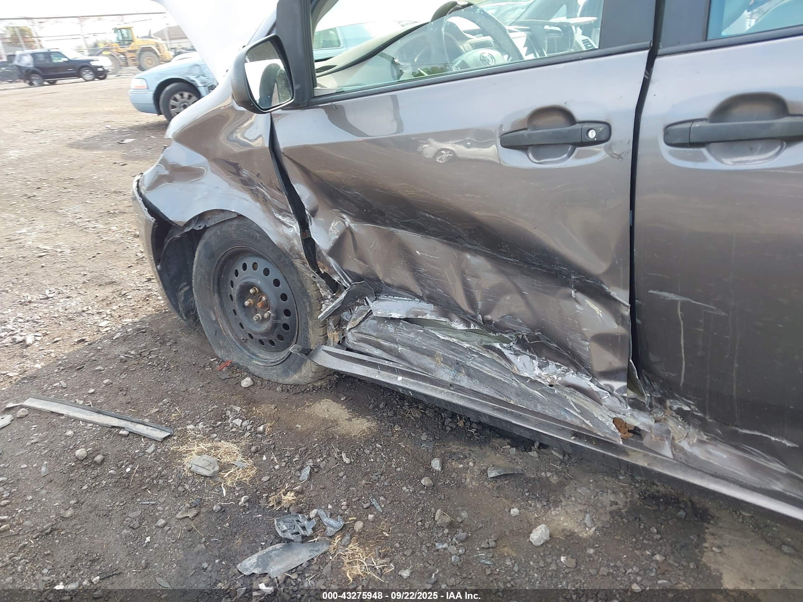 TOYOTA SIENNA image 6