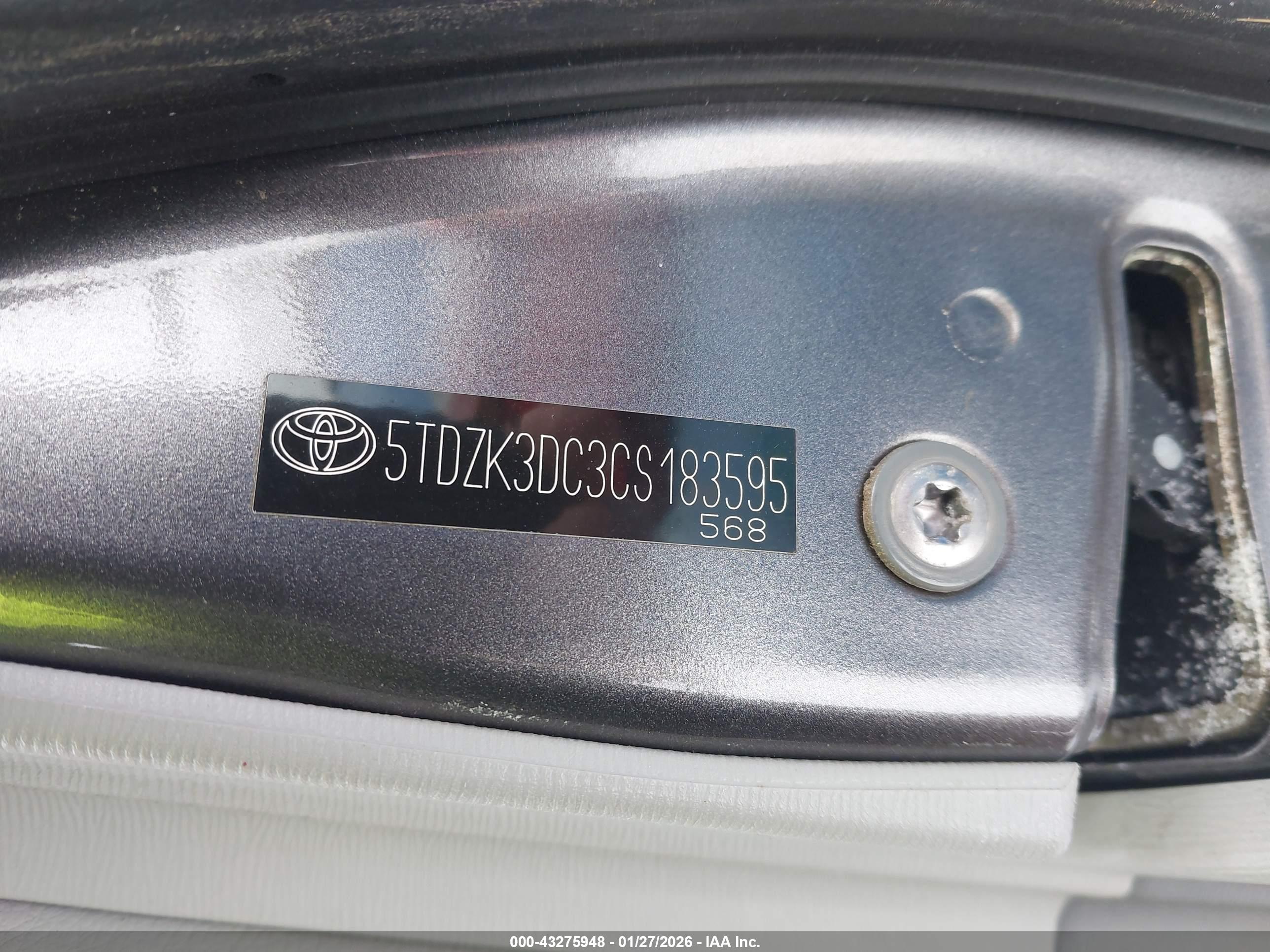 TOYOTA SIENNA image 9