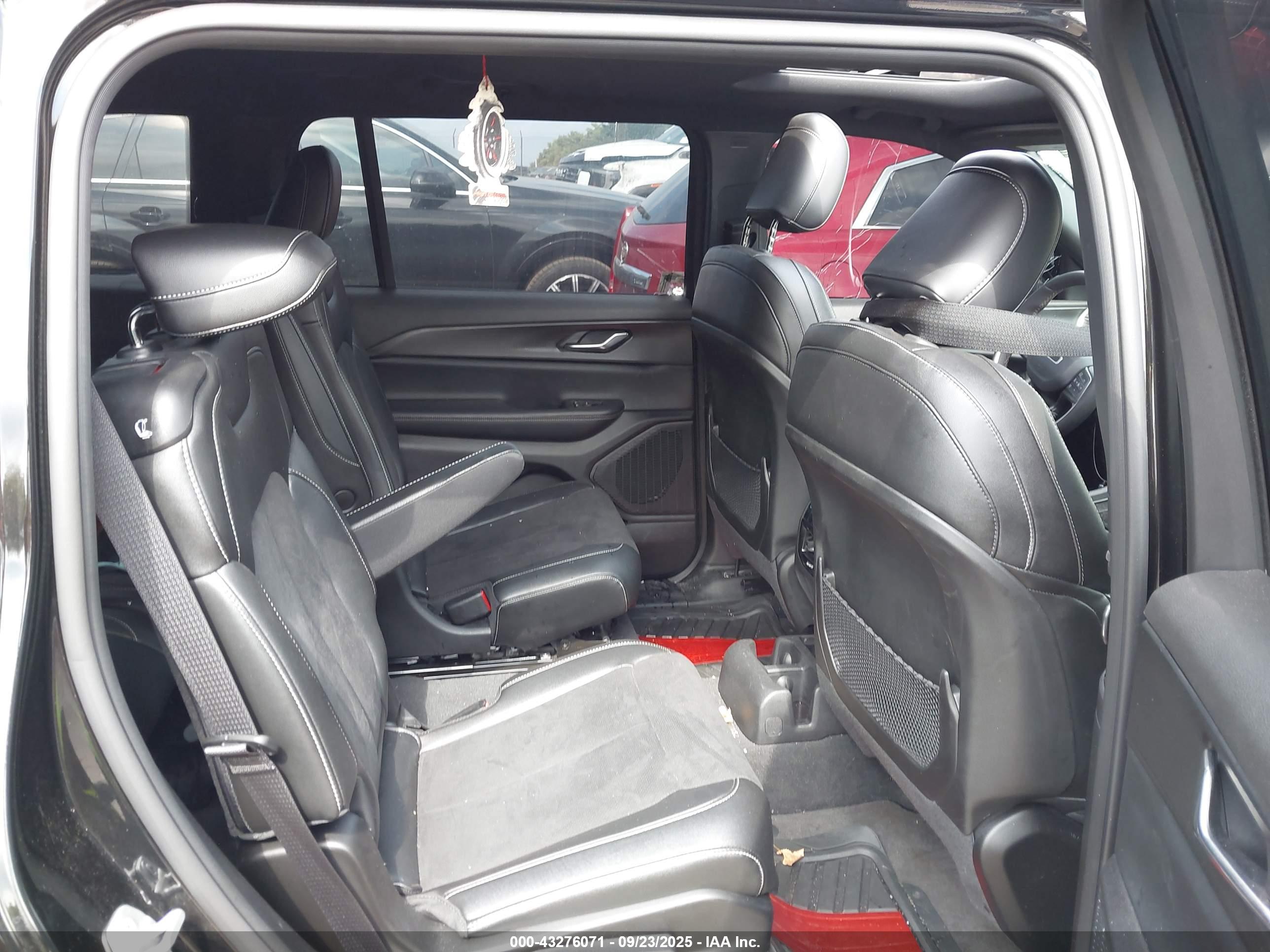 JEEP GRAND image 8