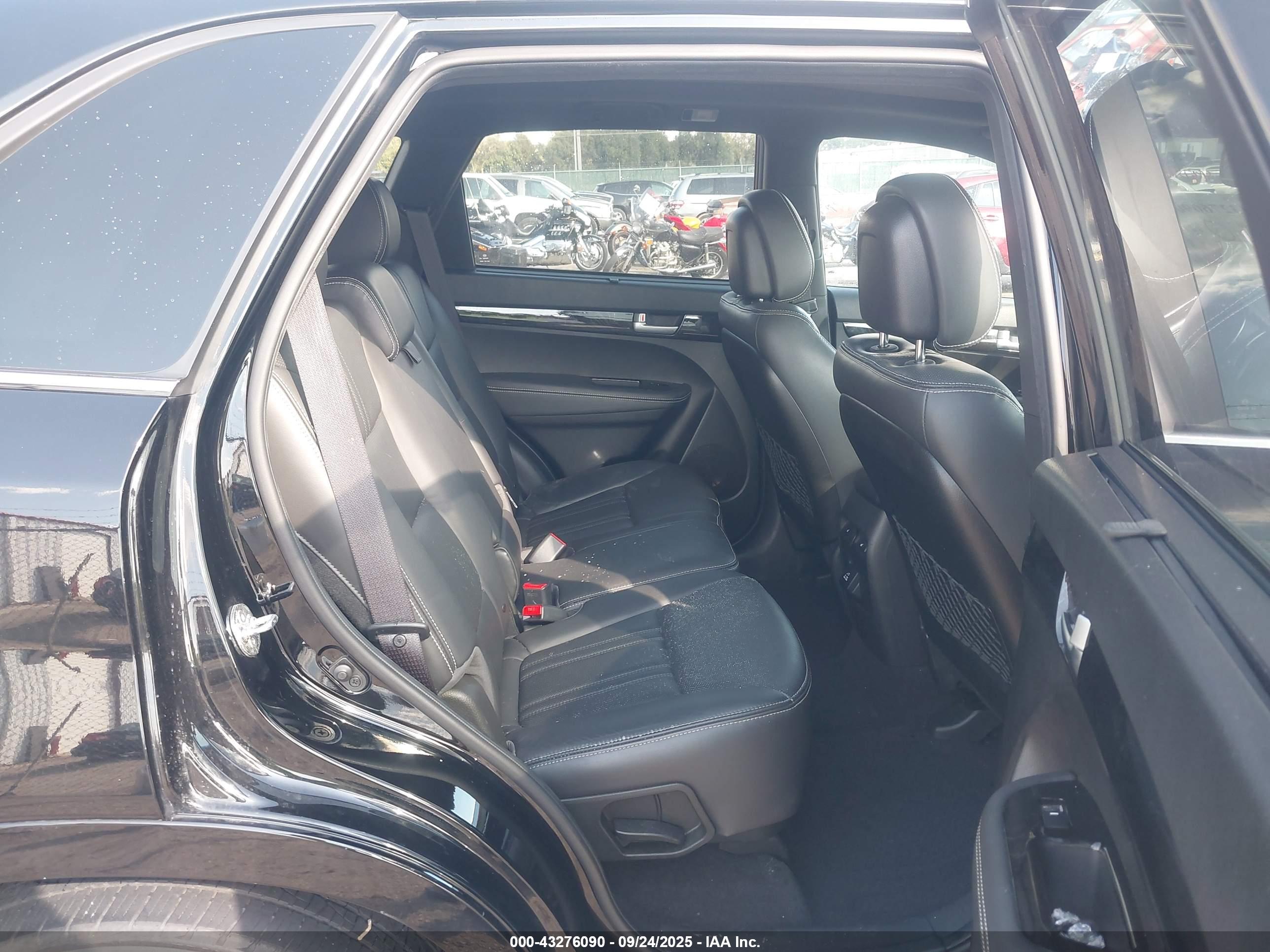 KIA SORENTO image 8