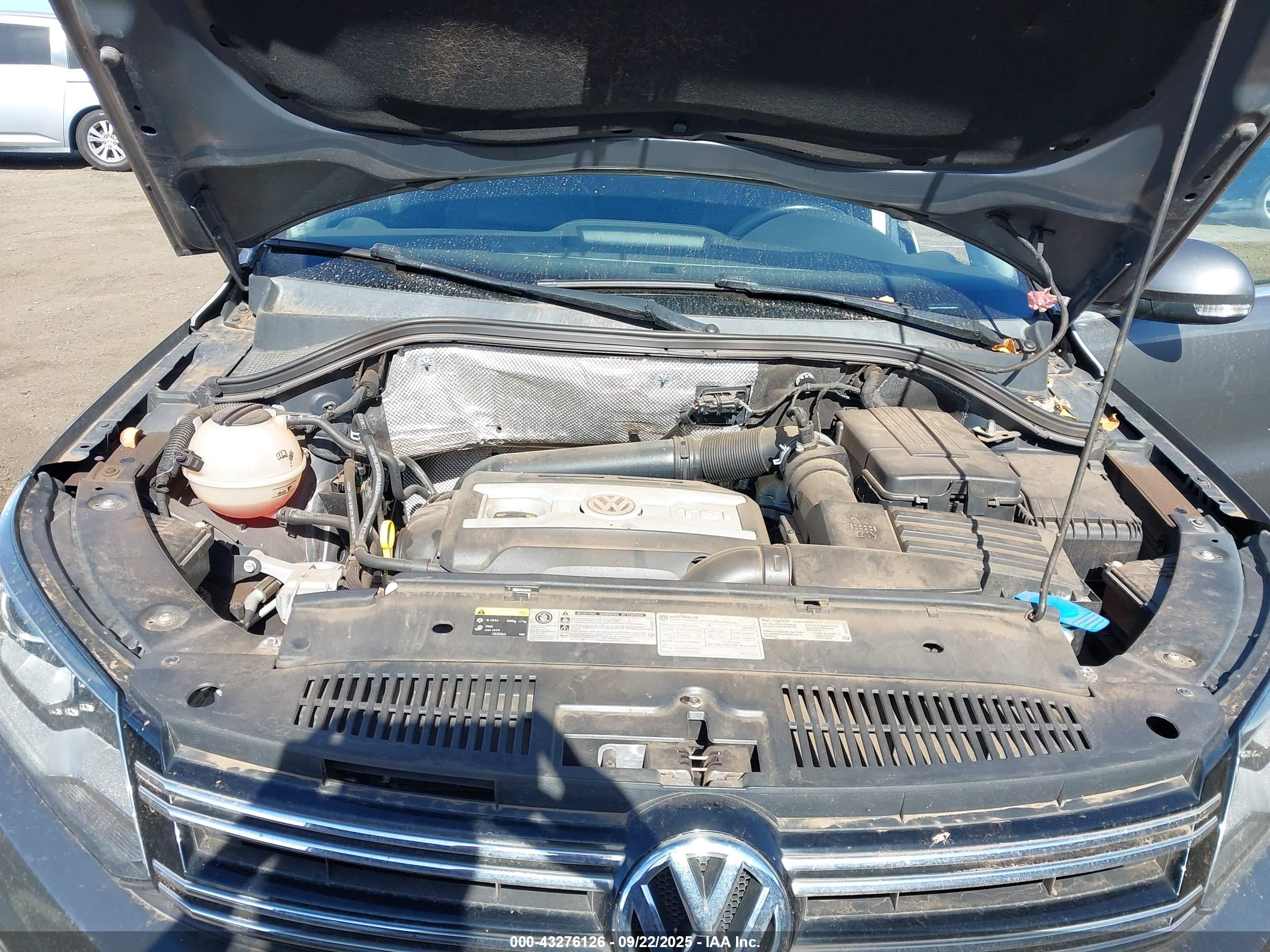 VOLKSWAGEN TIGUAN image 10