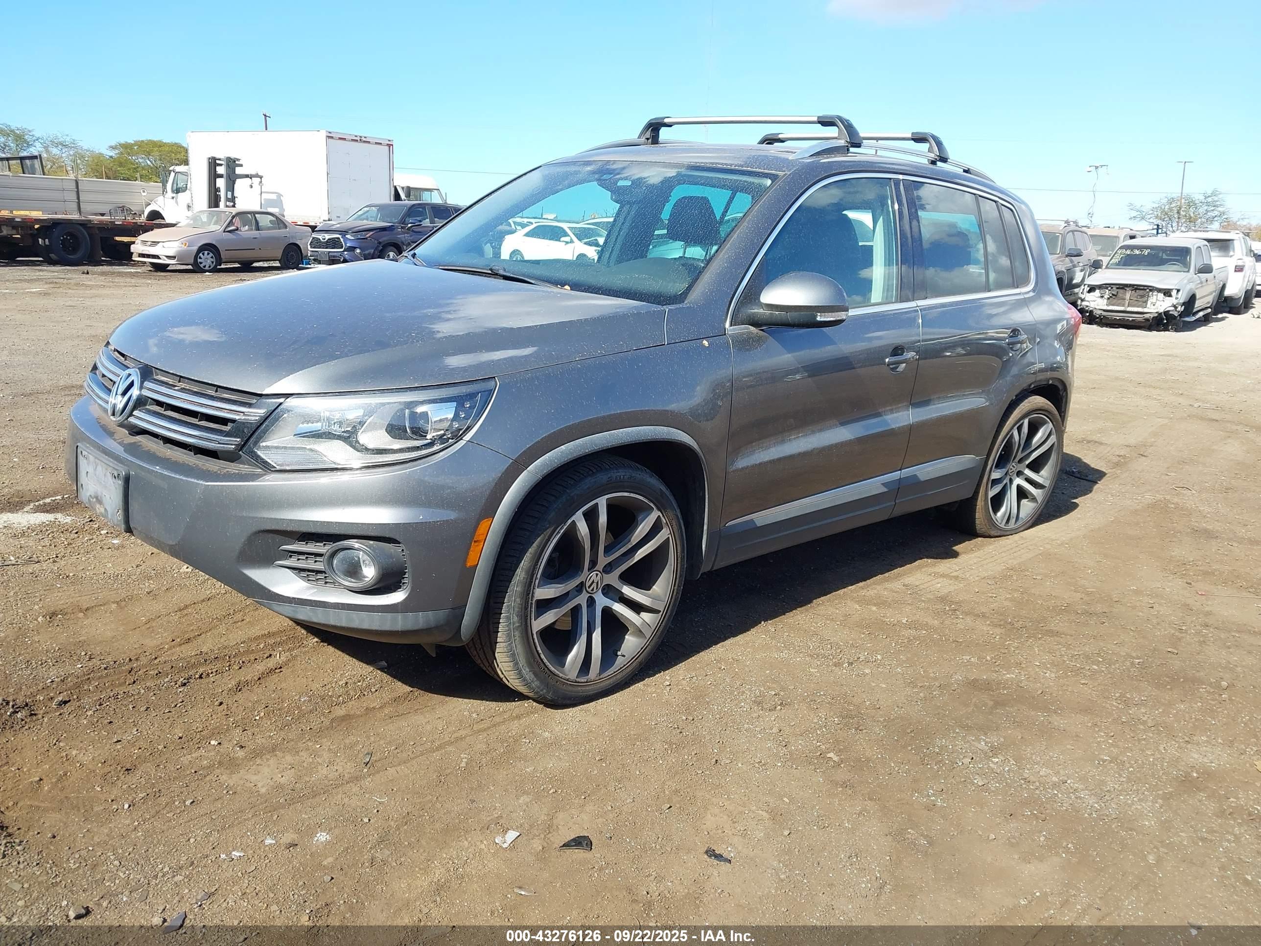 VOLKSWAGEN TIGUAN image 2
