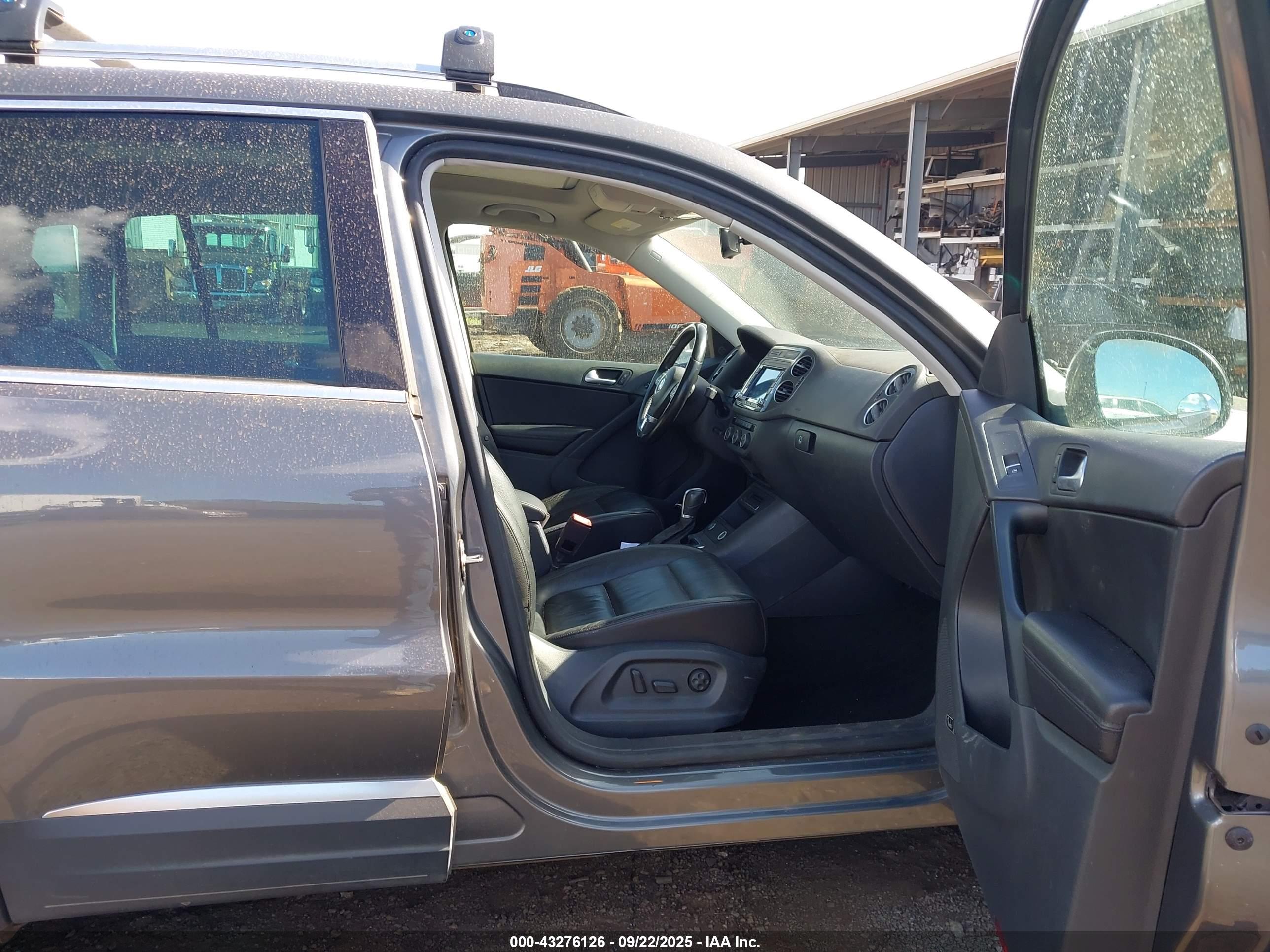 VOLKSWAGEN TIGUAN image 5