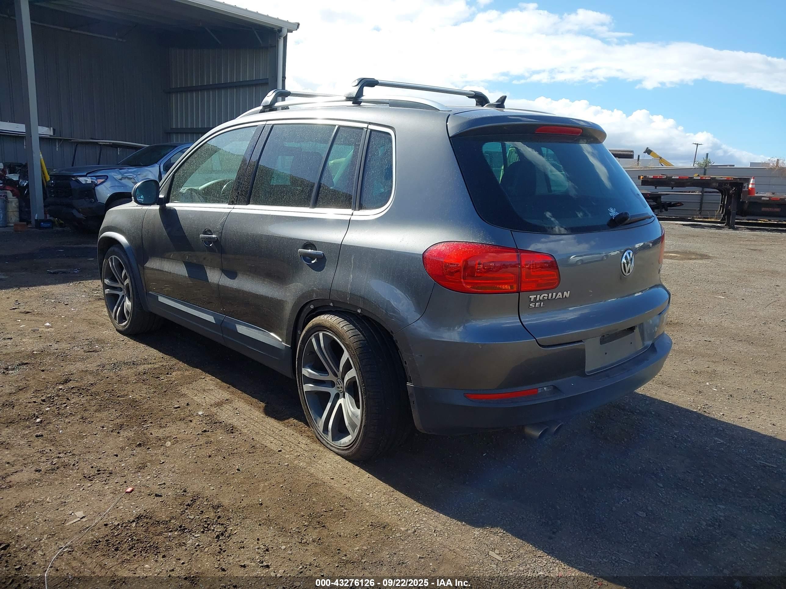 VOLKSWAGEN TIGUAN image 6