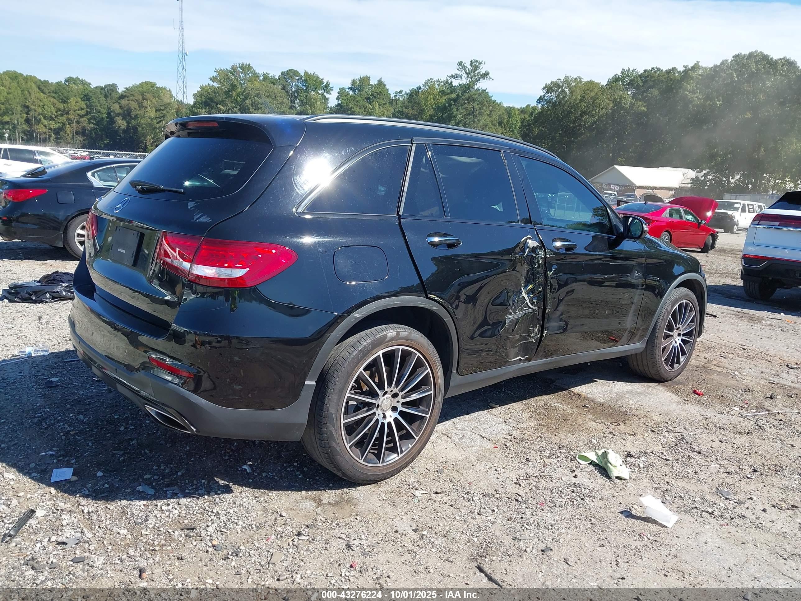 MERCEDES-BENZ GLC image 4