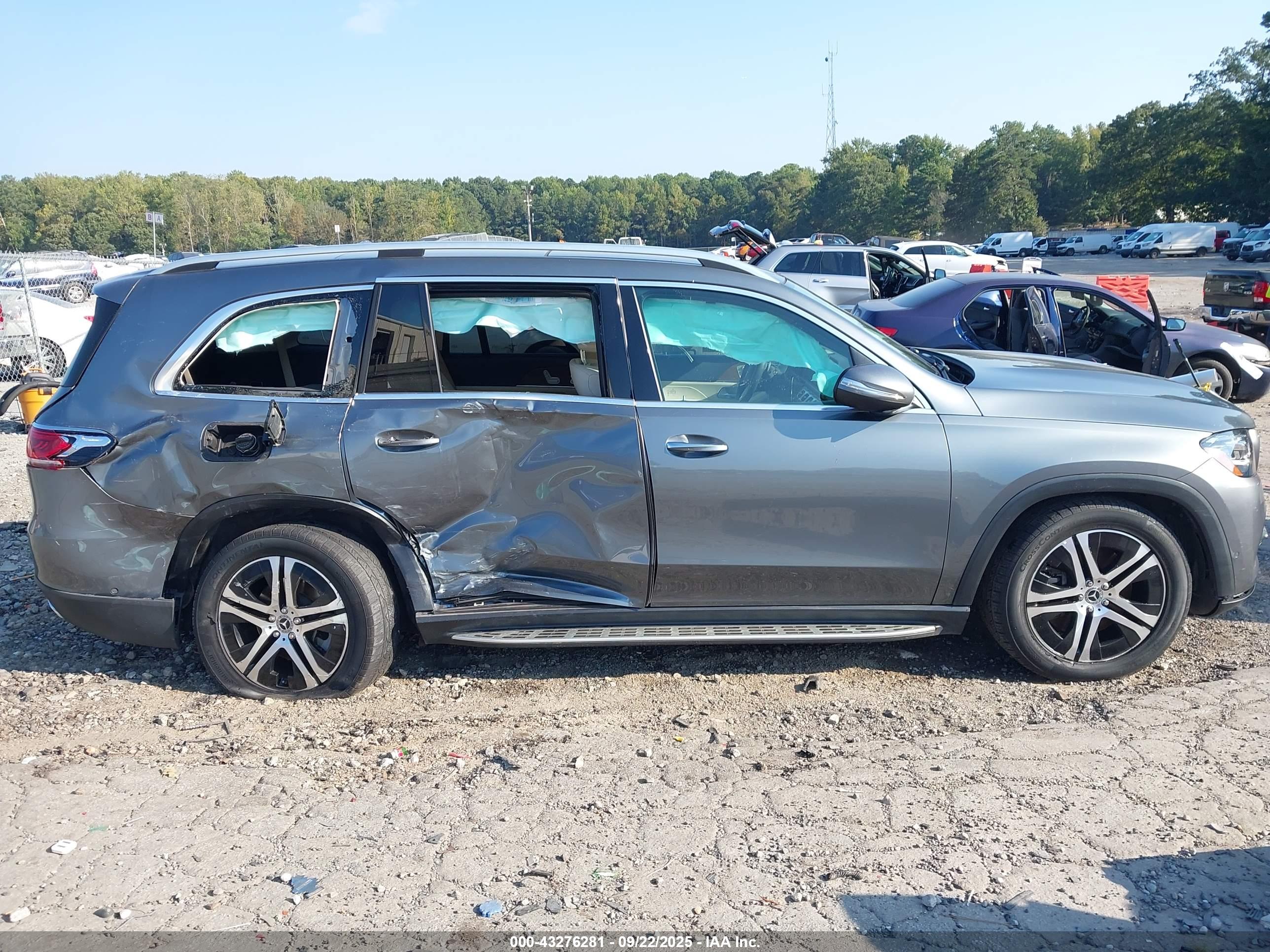 MERCEDES-BENZ GLS image 6
