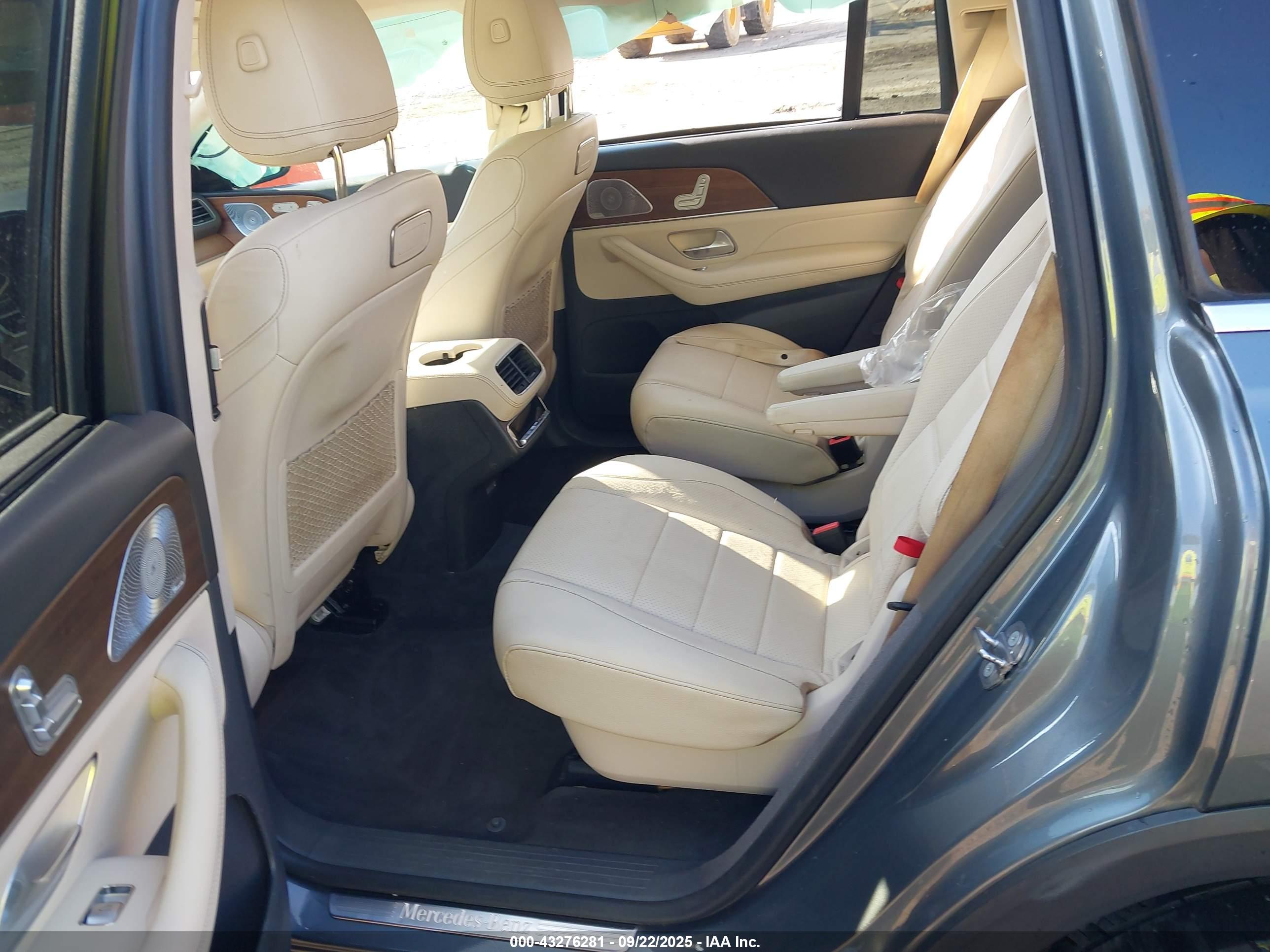 MERCEDES-BENZ GLS image 8