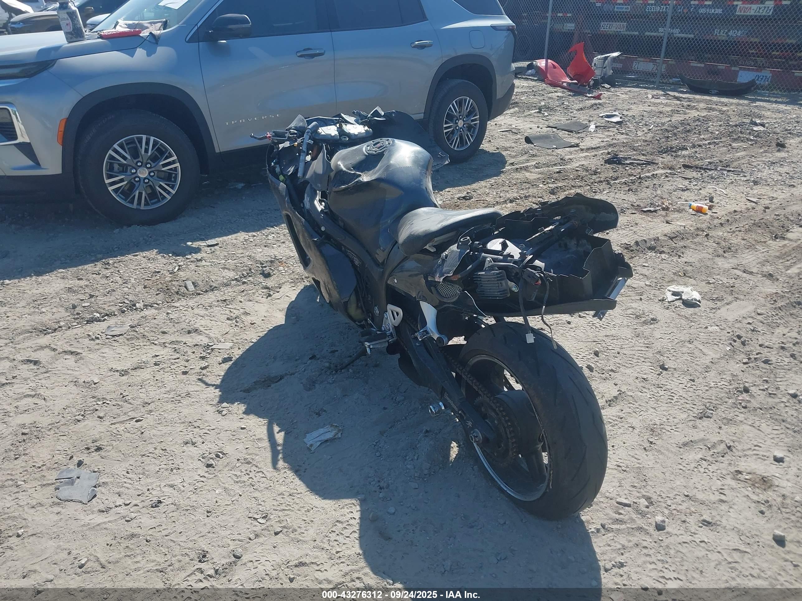 SUZUKI GSX1300 image 3