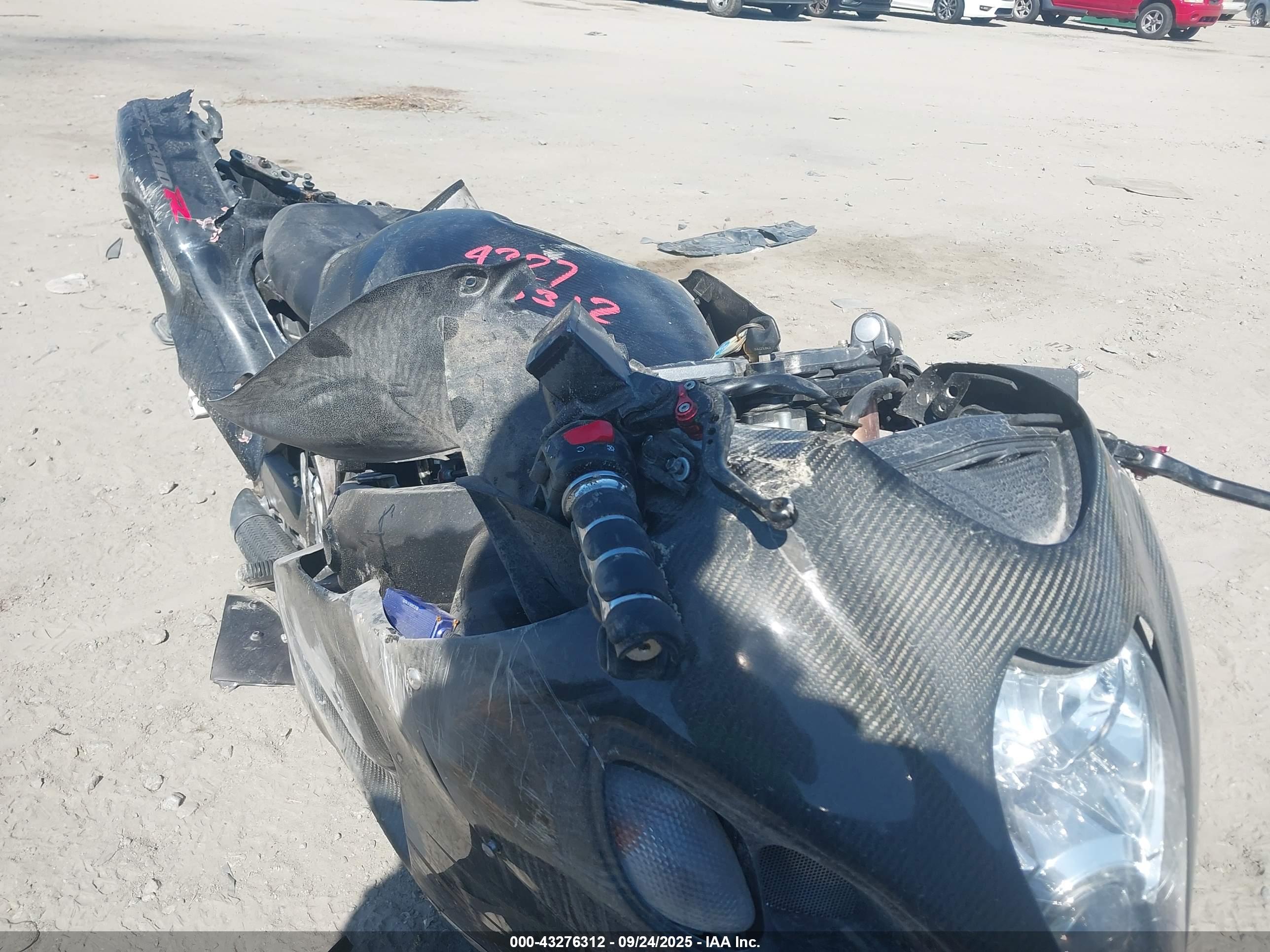 SUZUKI GSX1300 image 5