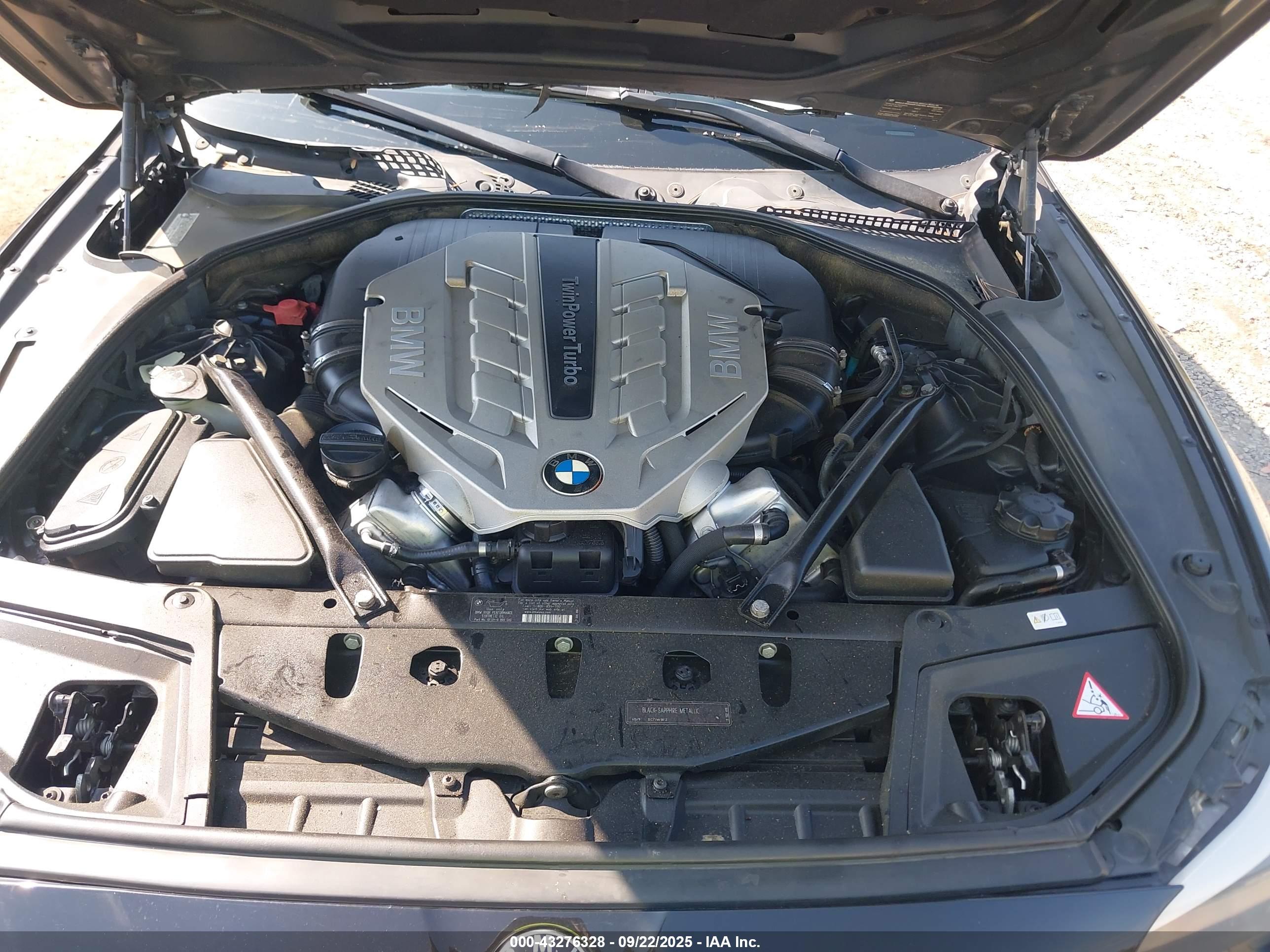 BMW 550I image 10