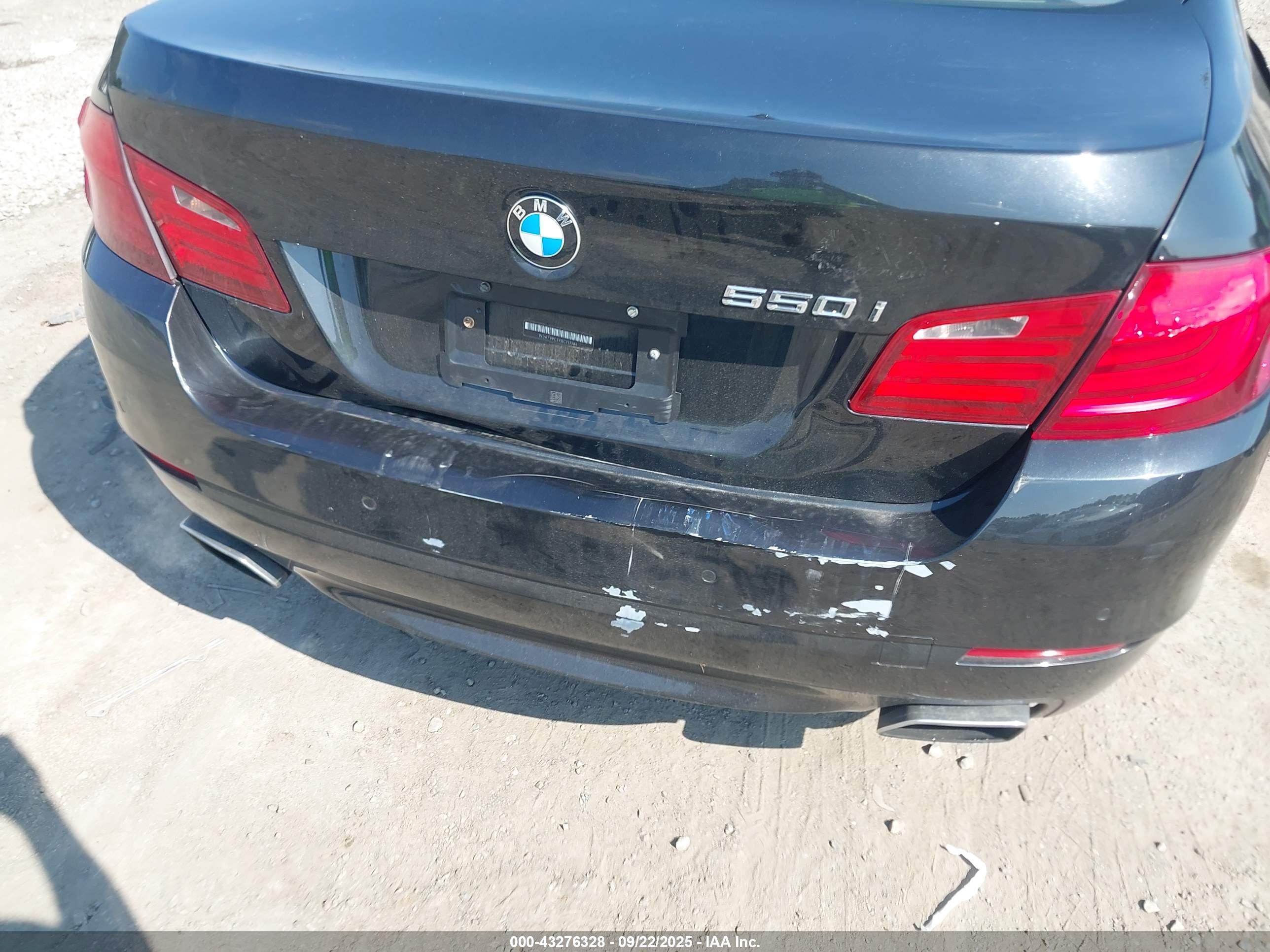 BMW 550I image 6