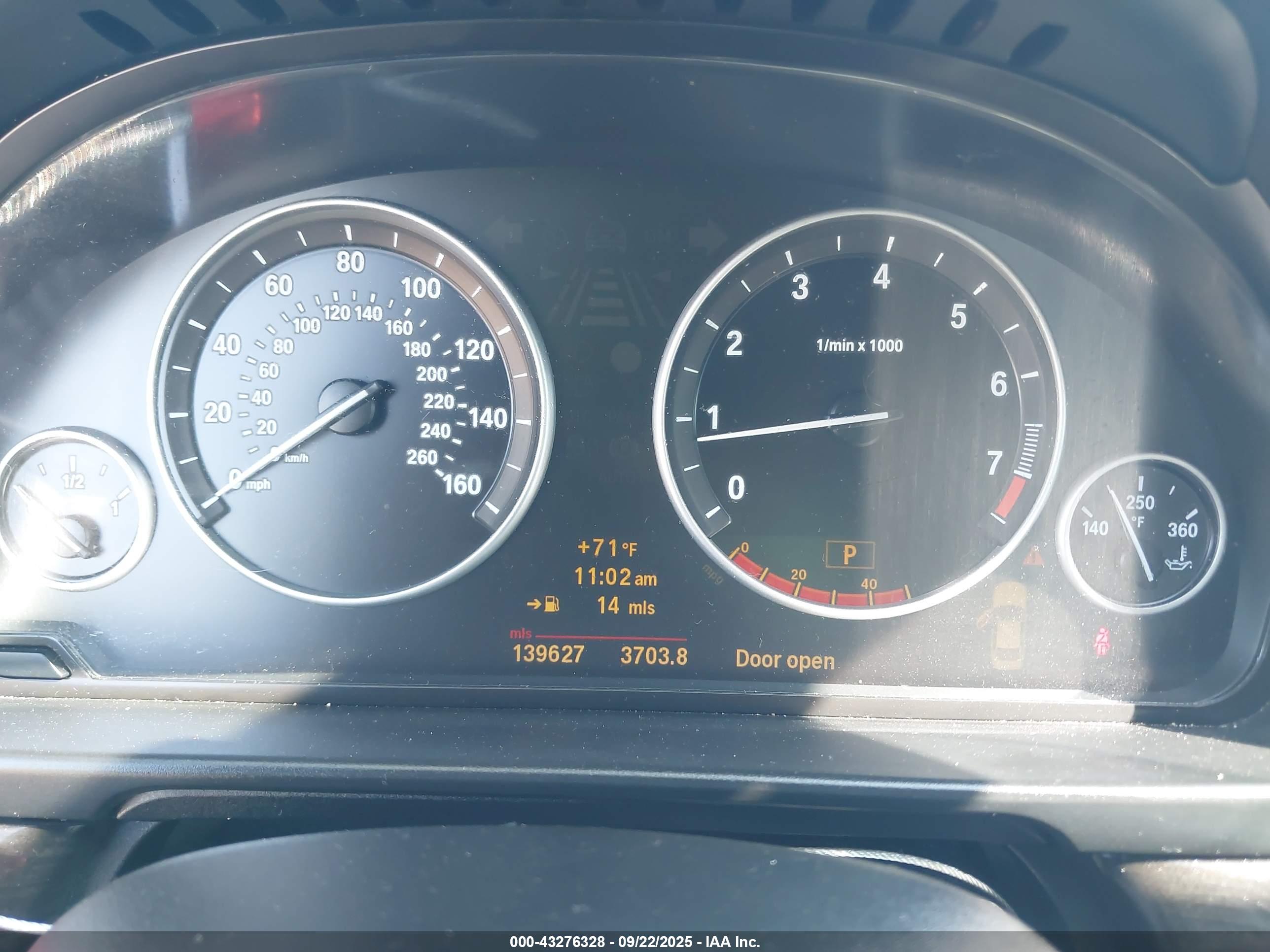 BMW 550I image 7
