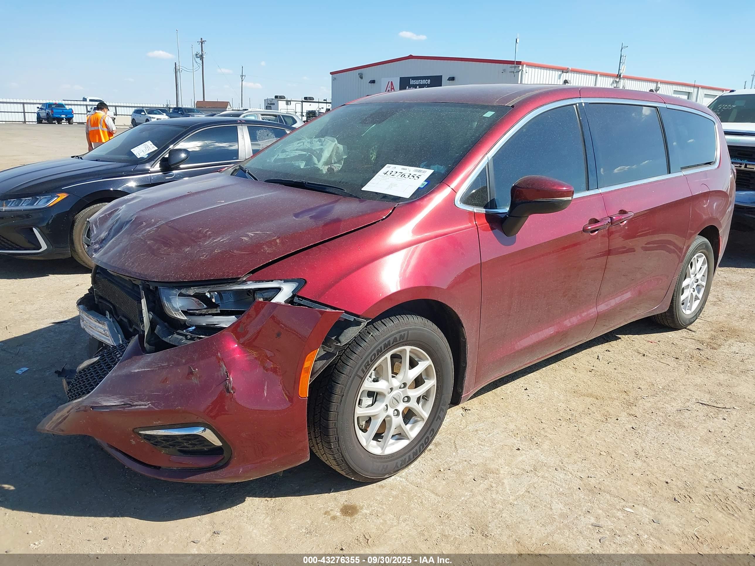 CHRYSLER PACIFICA image 2