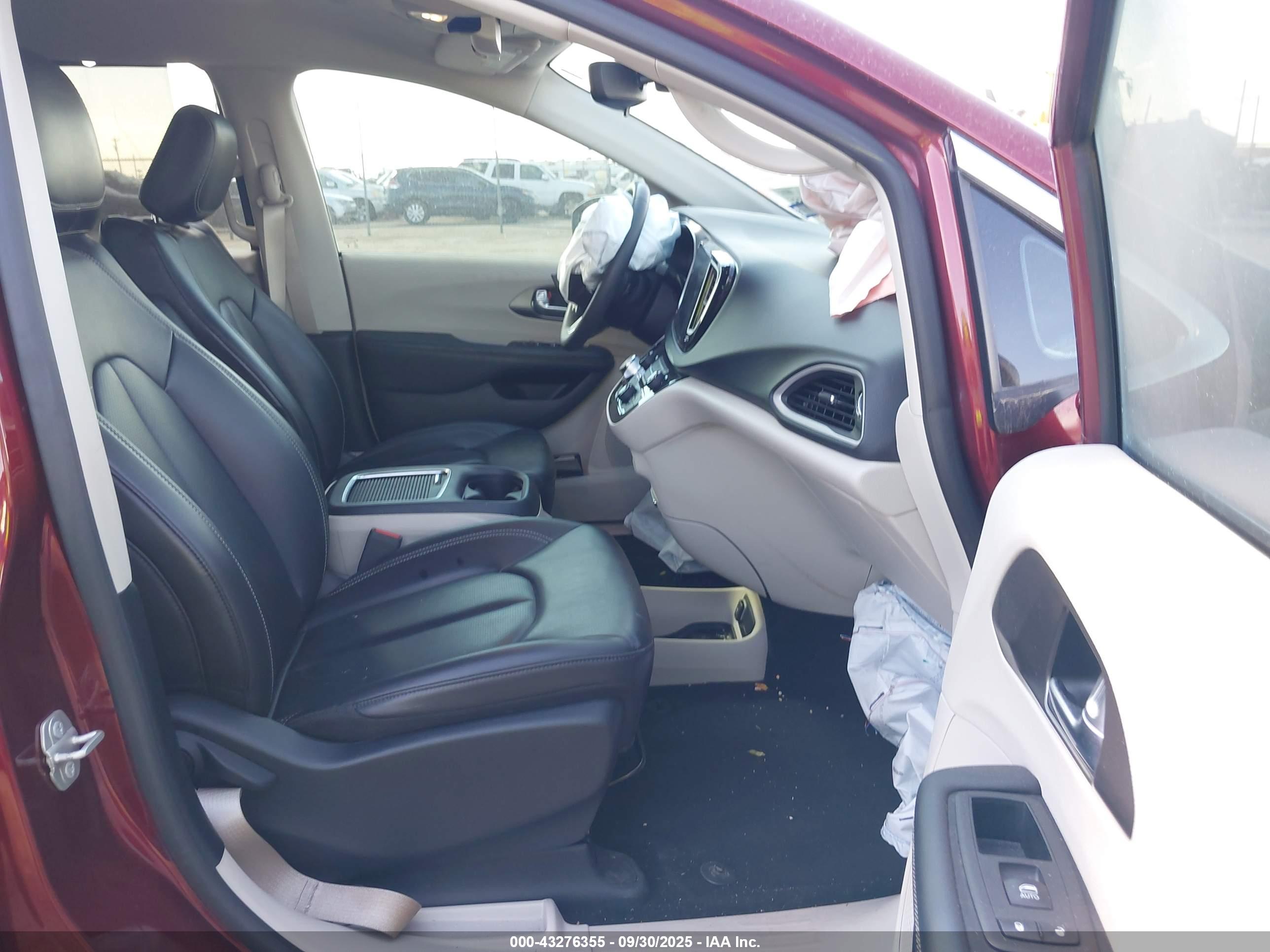 CHRYSLER PACIFICA image 5