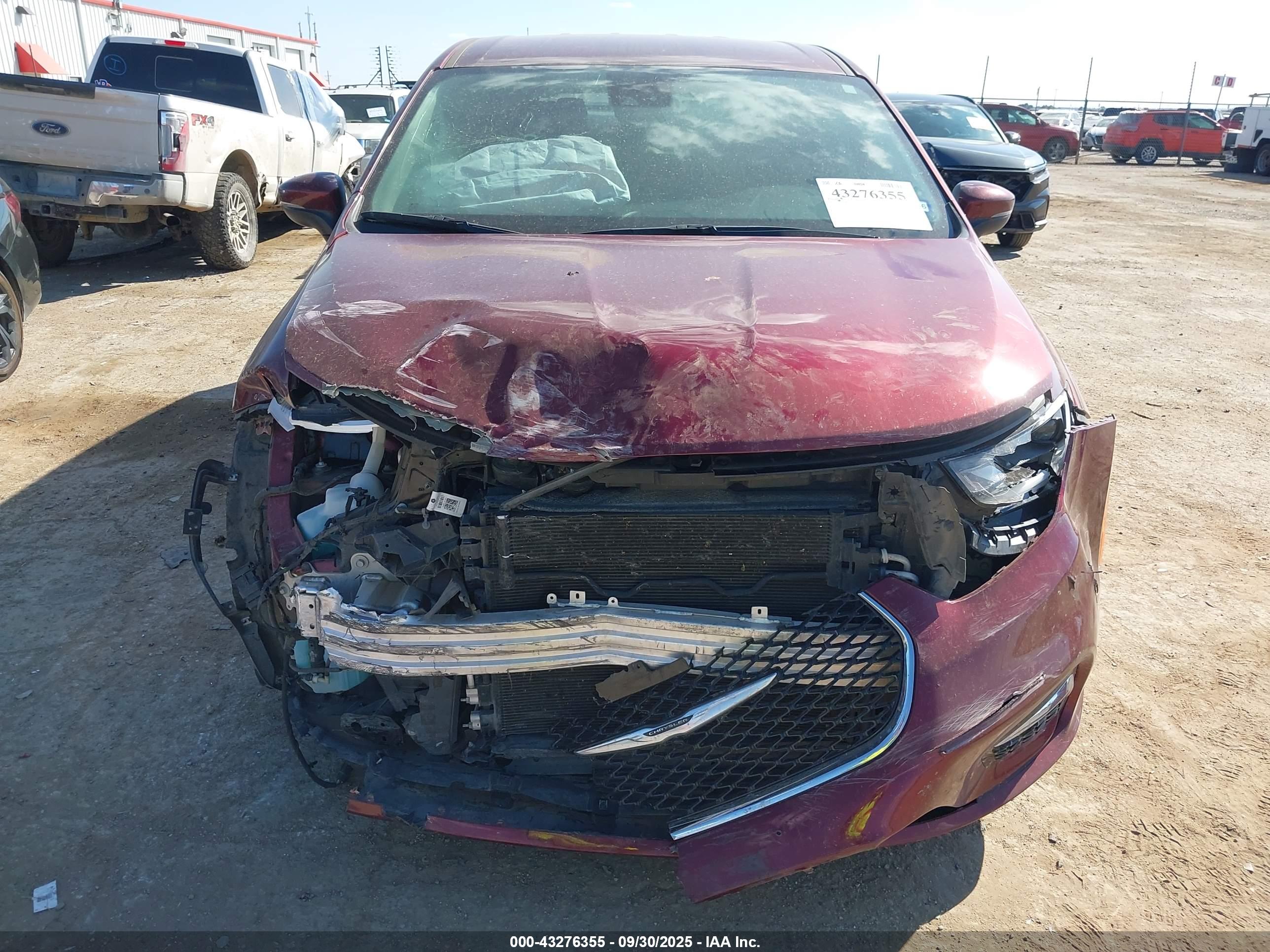 CHRYSLER PACIFICA image 6