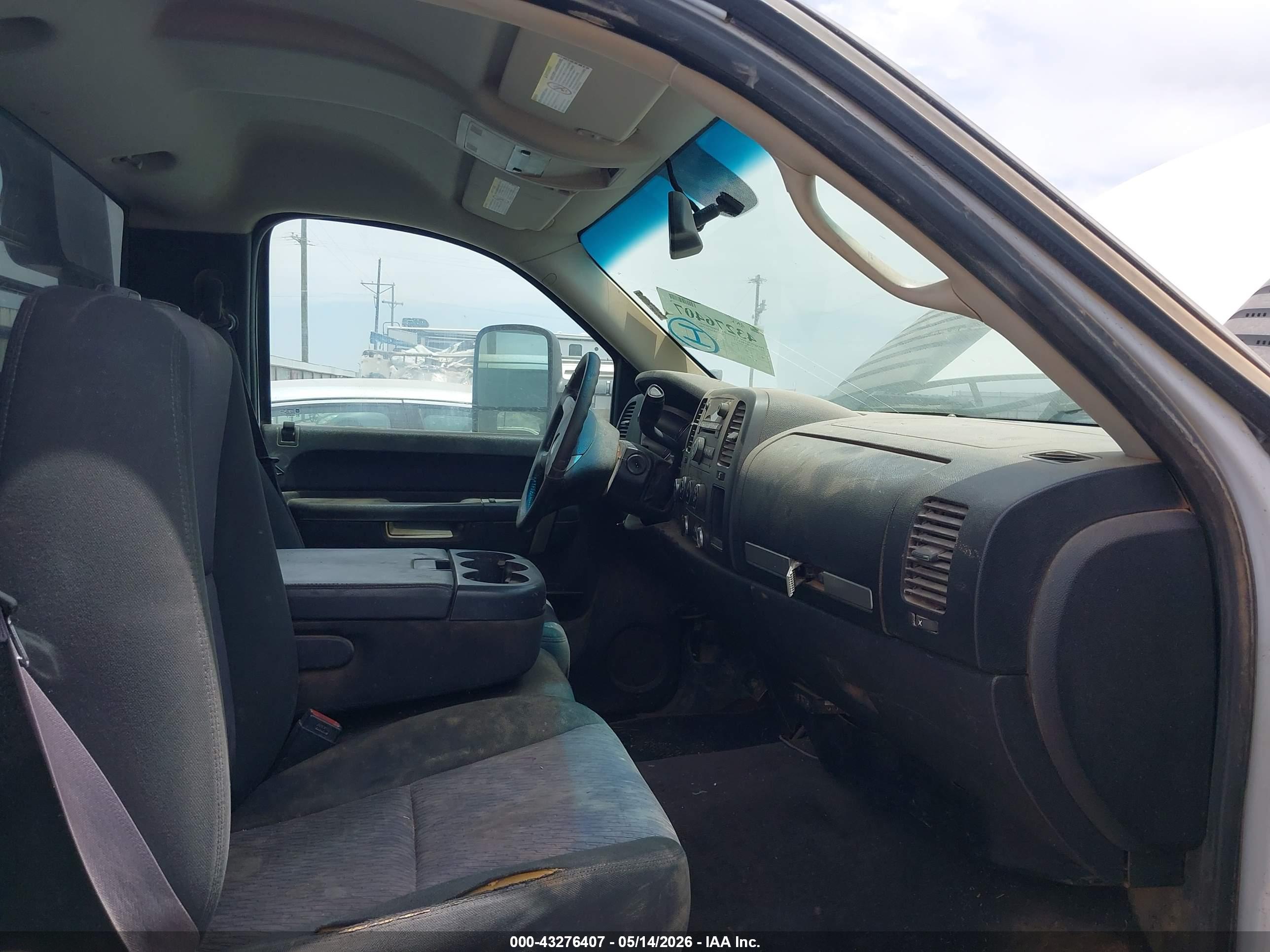CHEVROLET SILVERADO image 7