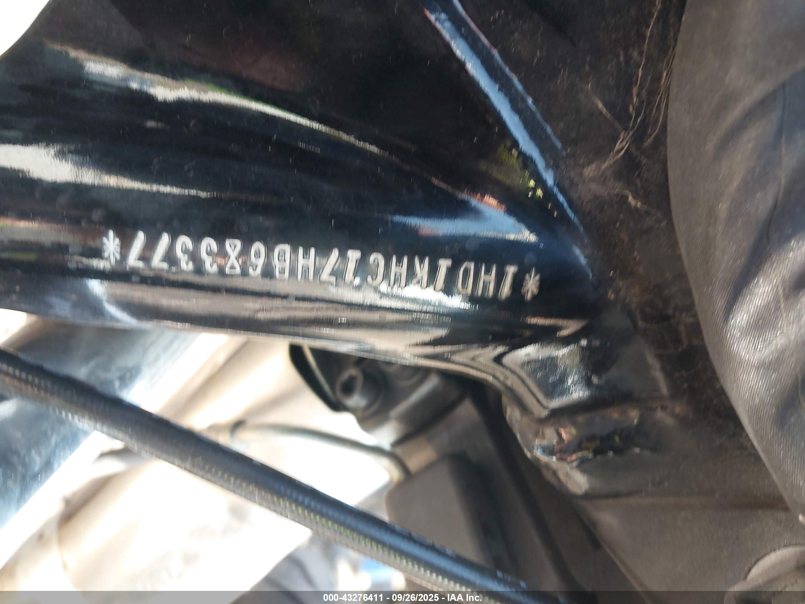 HARLEY-DAVIDSON FLTRX image 10