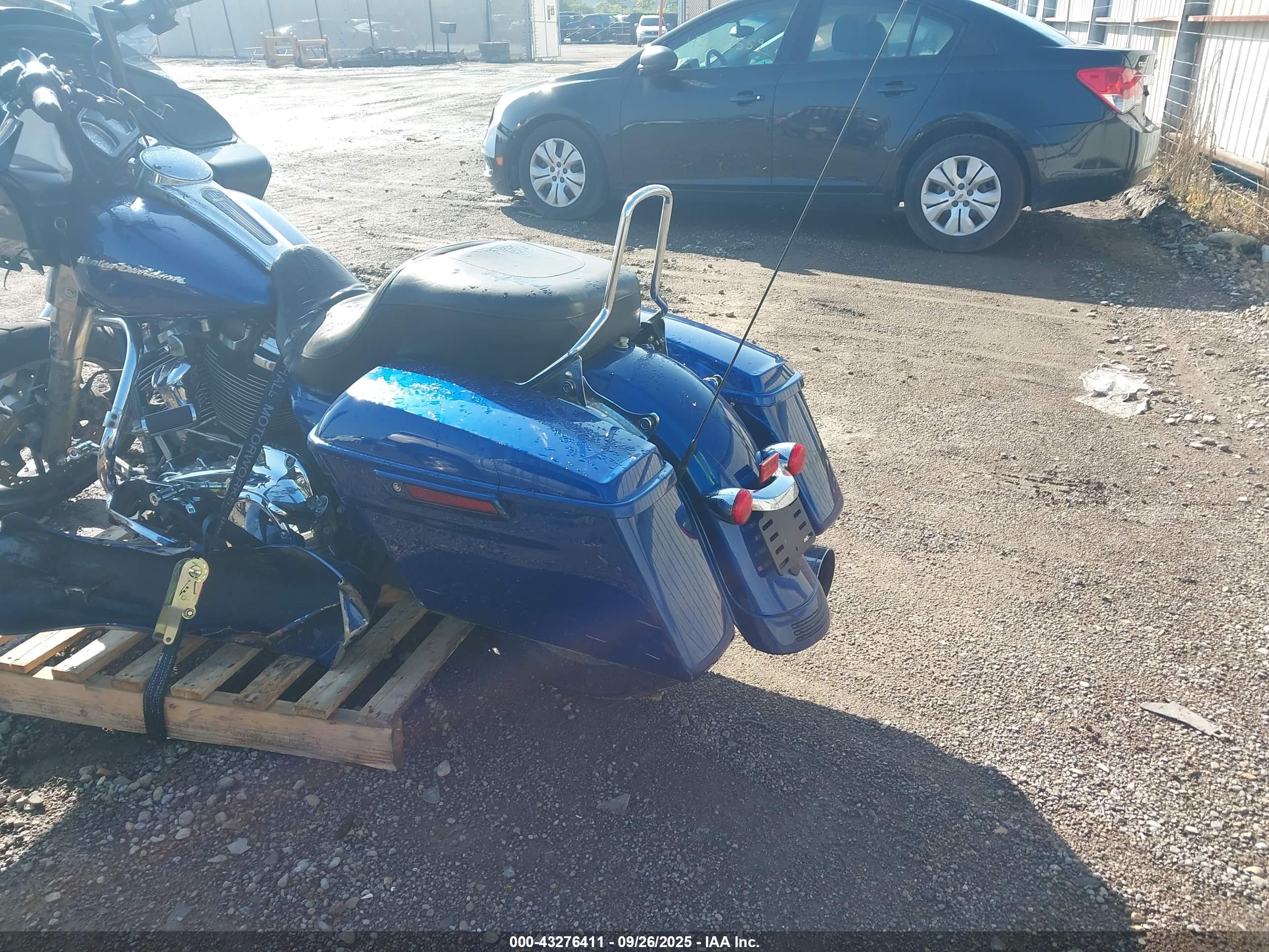 HARLEY-DAVIDSON FLTRX image 3