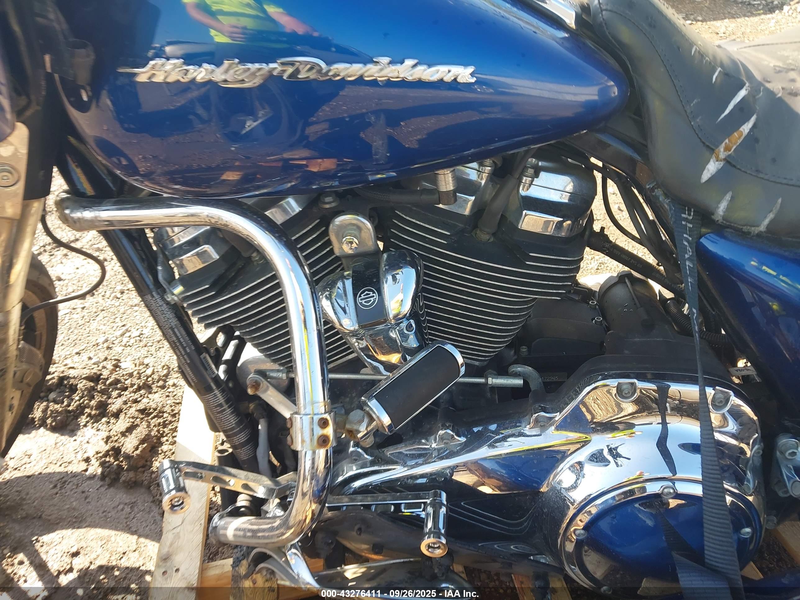 HARLEY-DAVIDSON FLTRX image 9