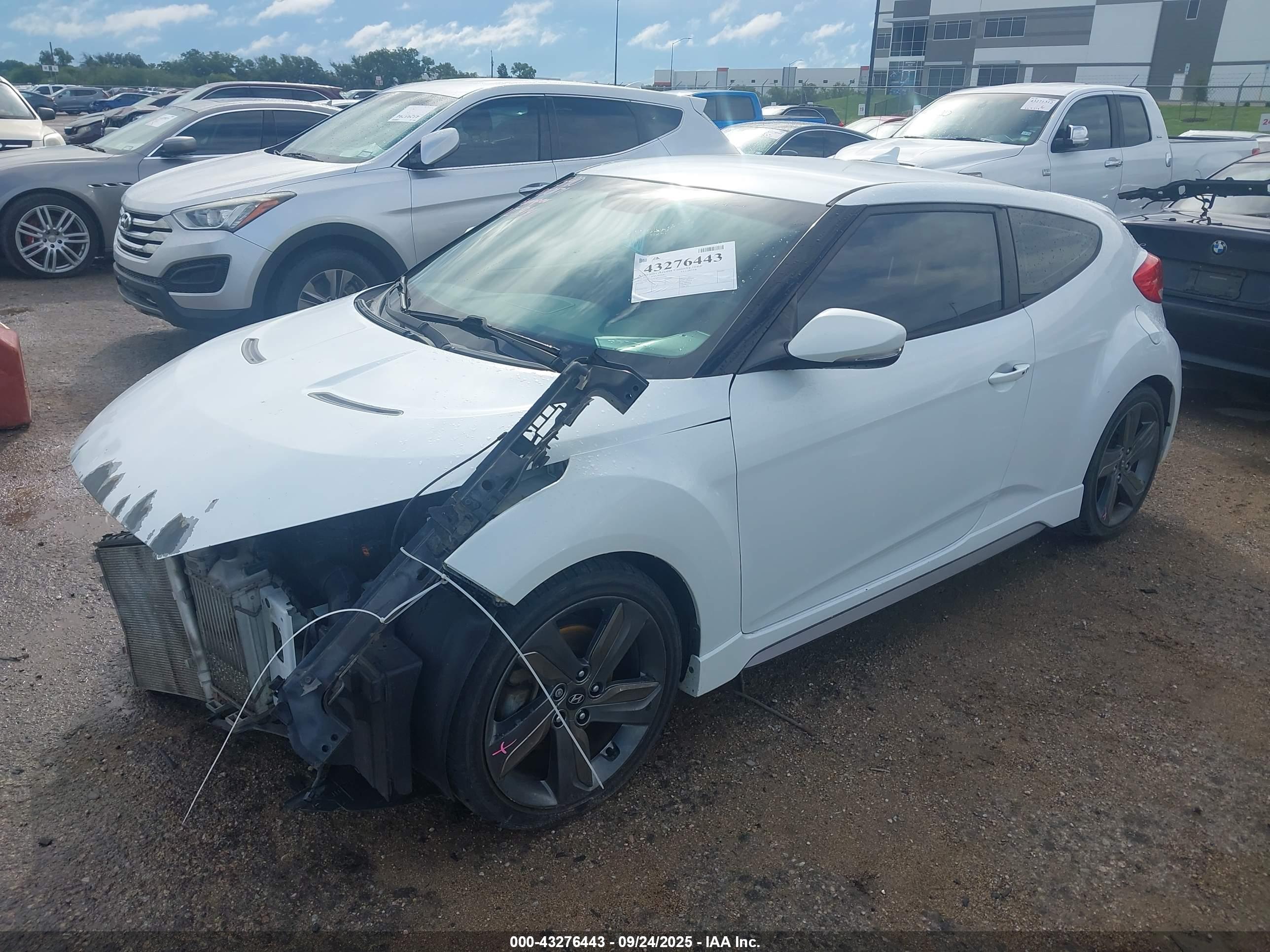 HYUNDAI VELOSTER image 2