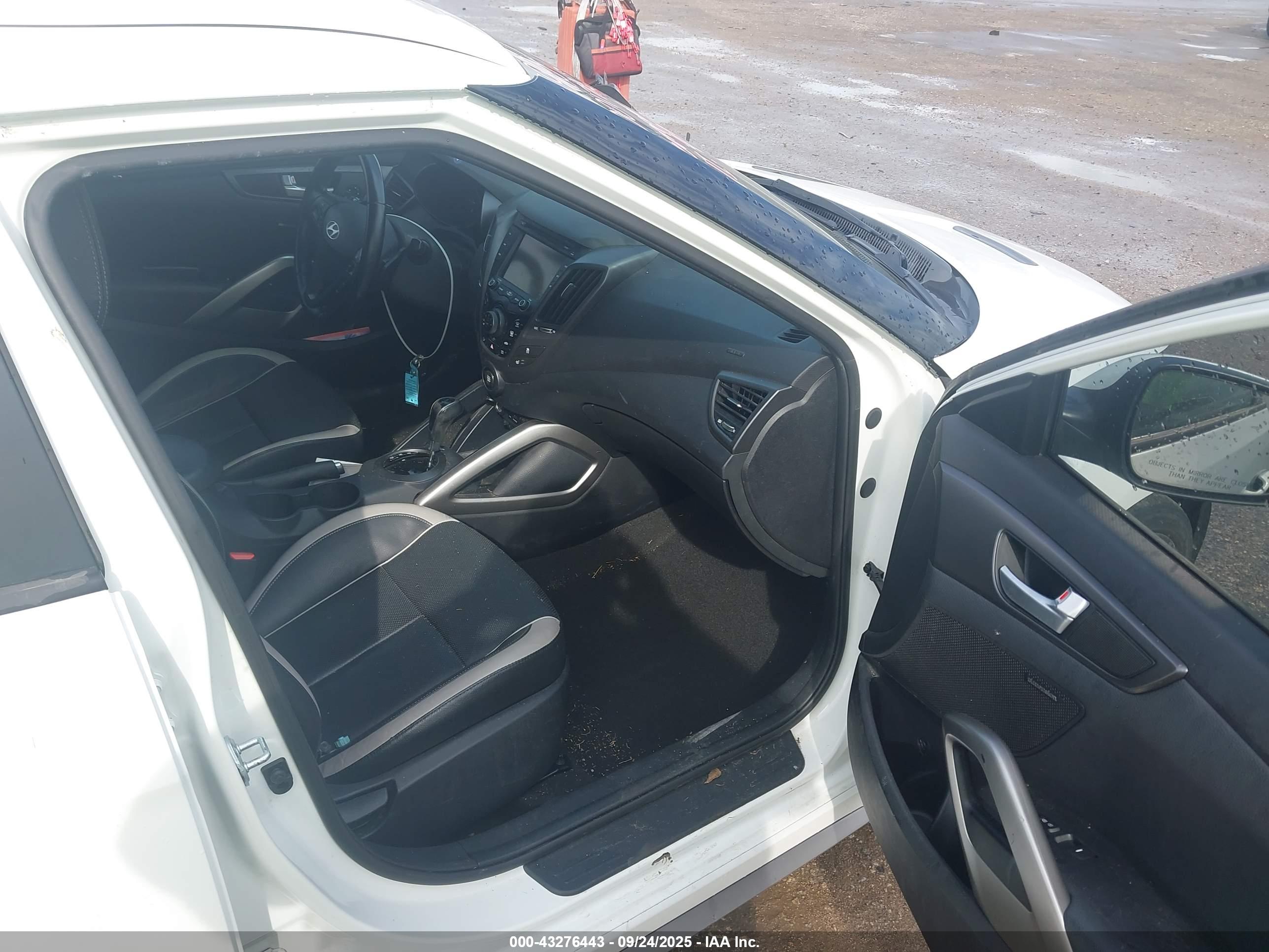 HYUNDAI VELOSTER image 5