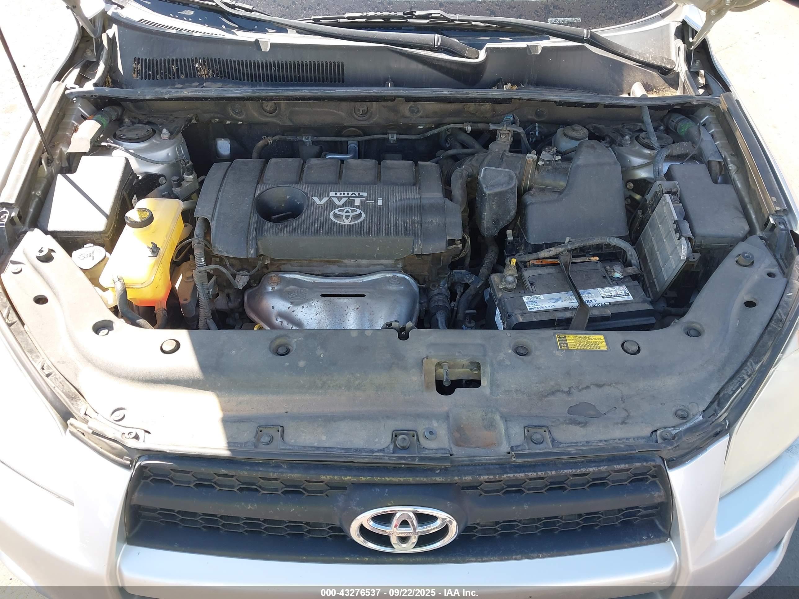 TOYOTA RAV4 image 10
