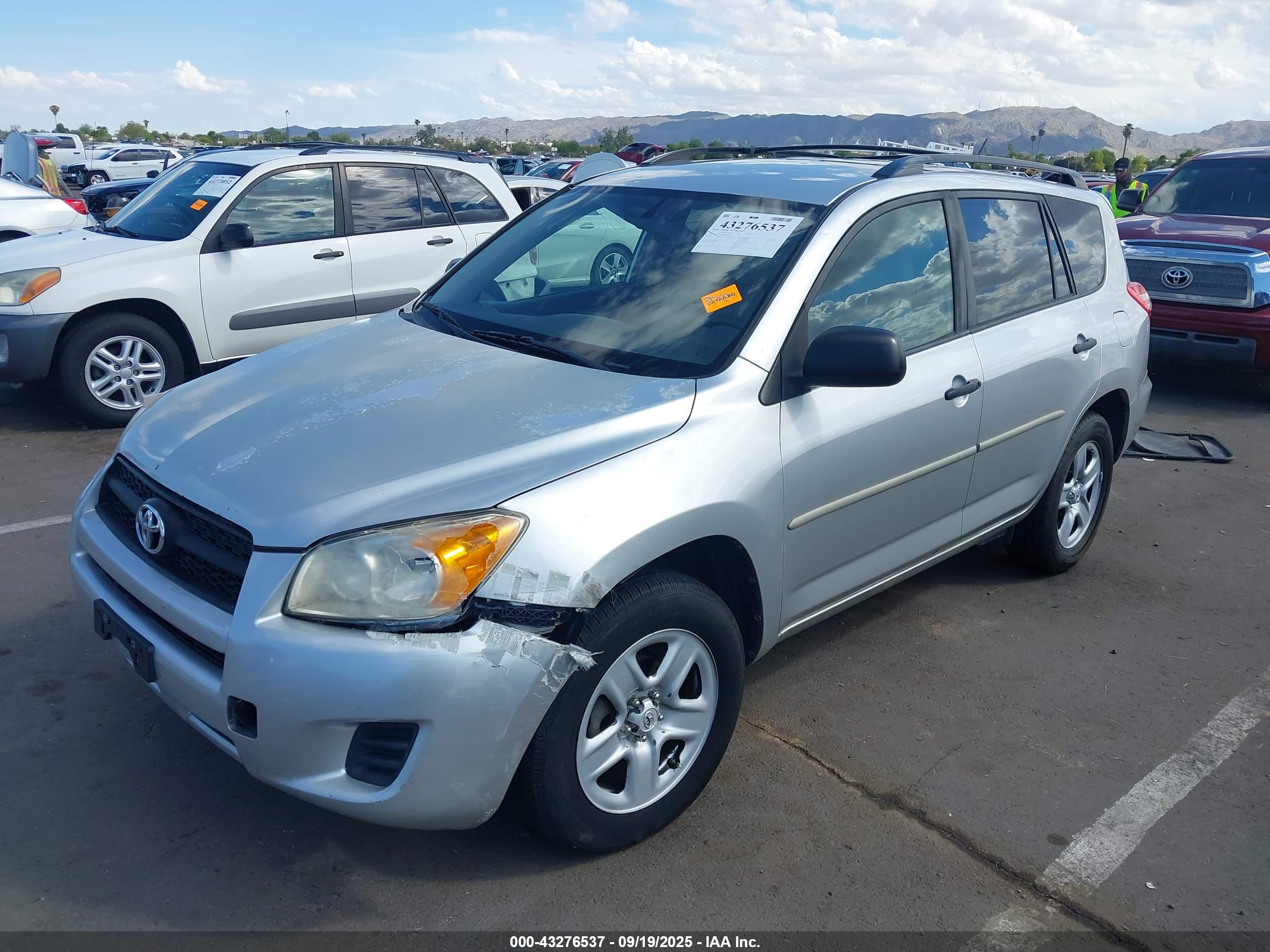 TOYOTA RAV4 image 2