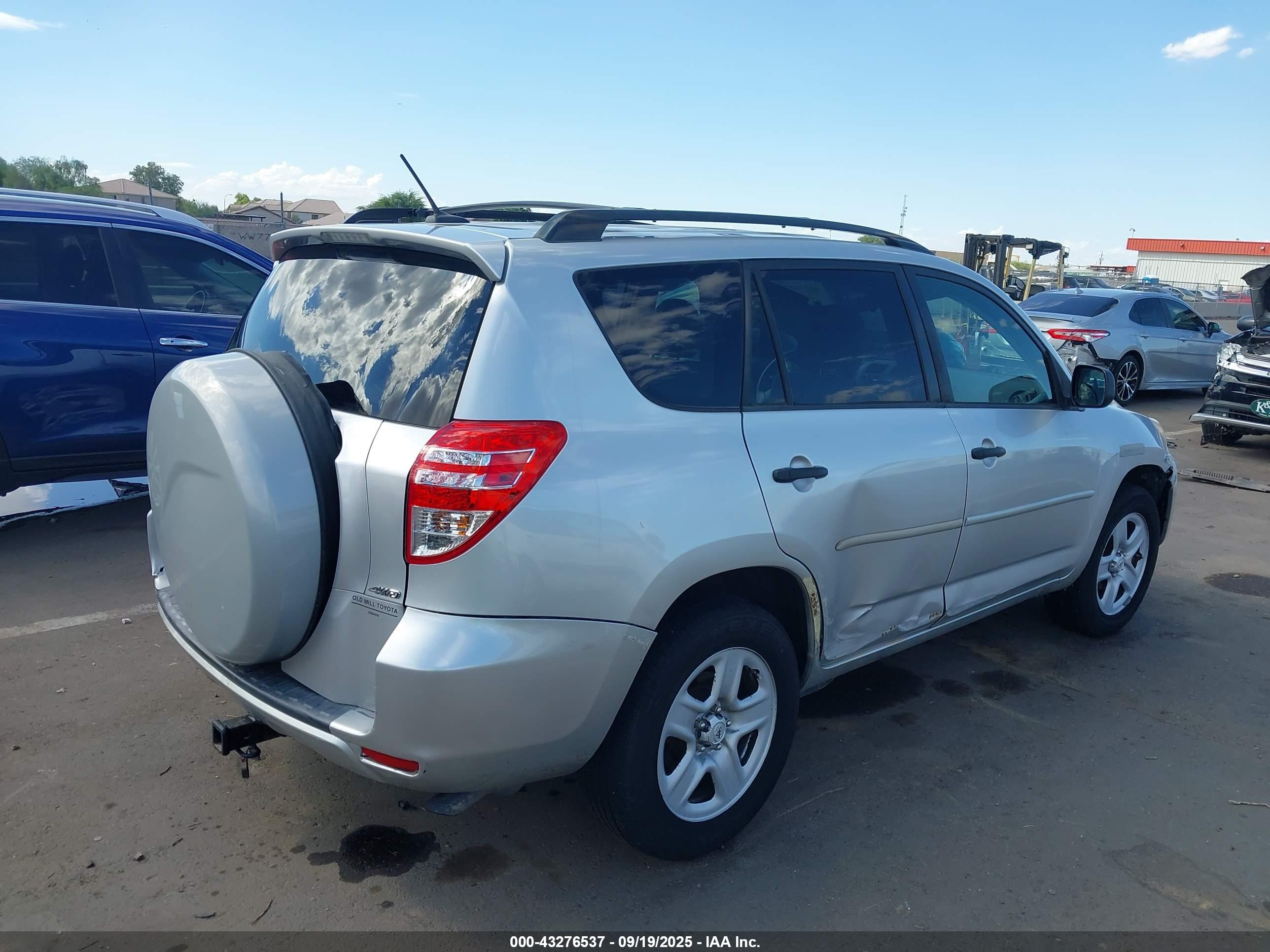 TOYOTA RAV4 image 4