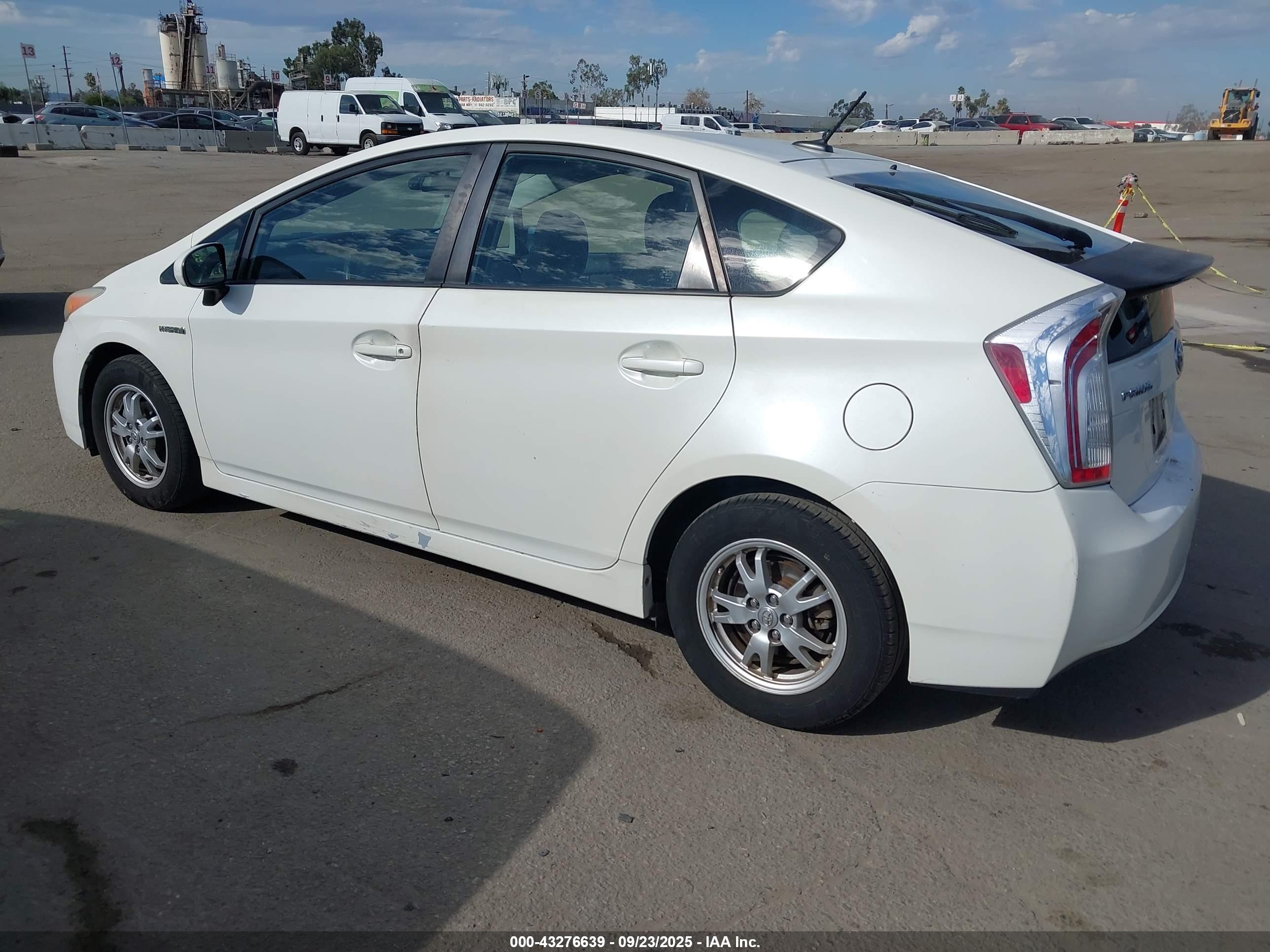 TOYOTA PRIUS image 3