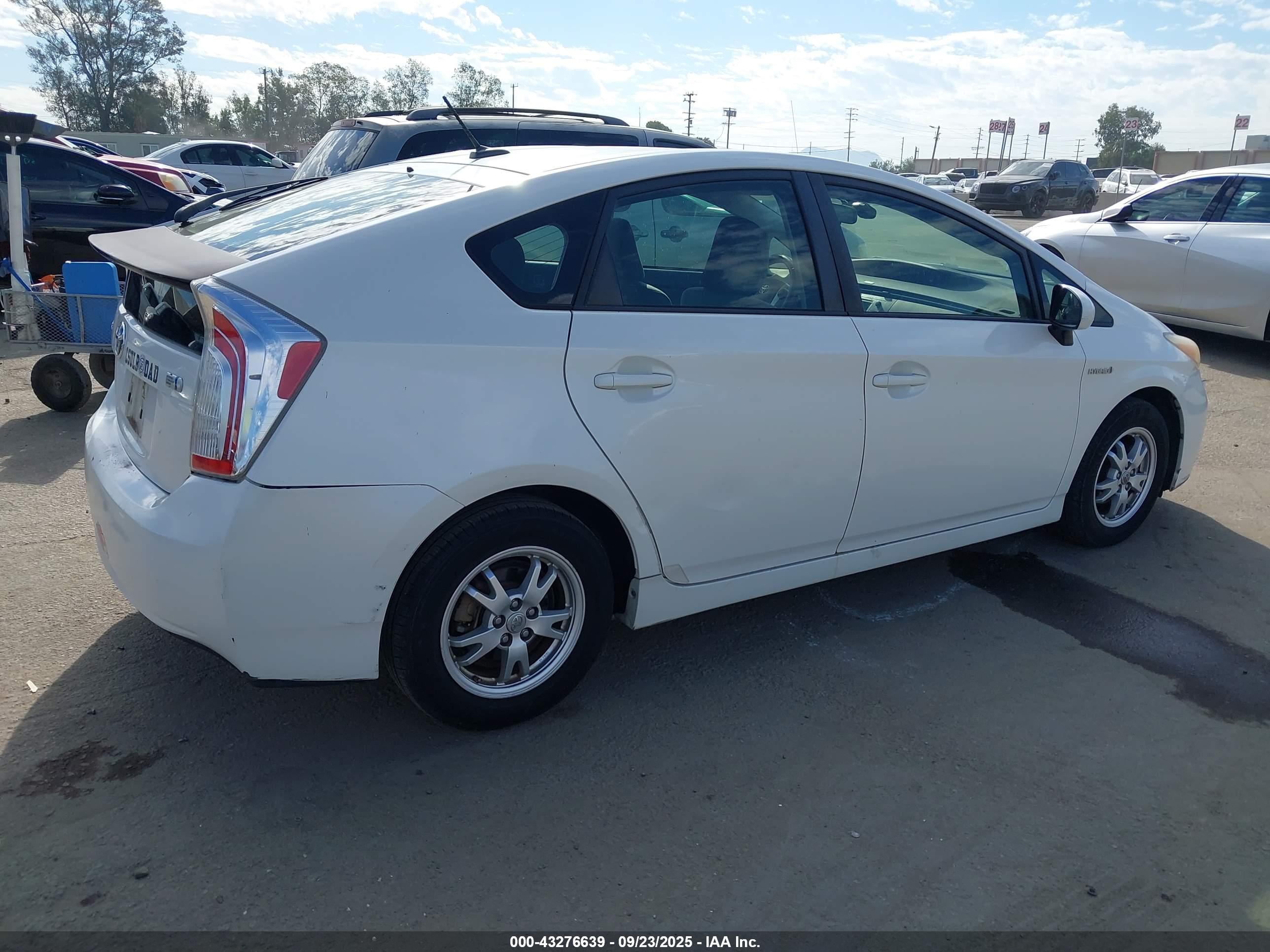 TOYOTA PRIUS image 4