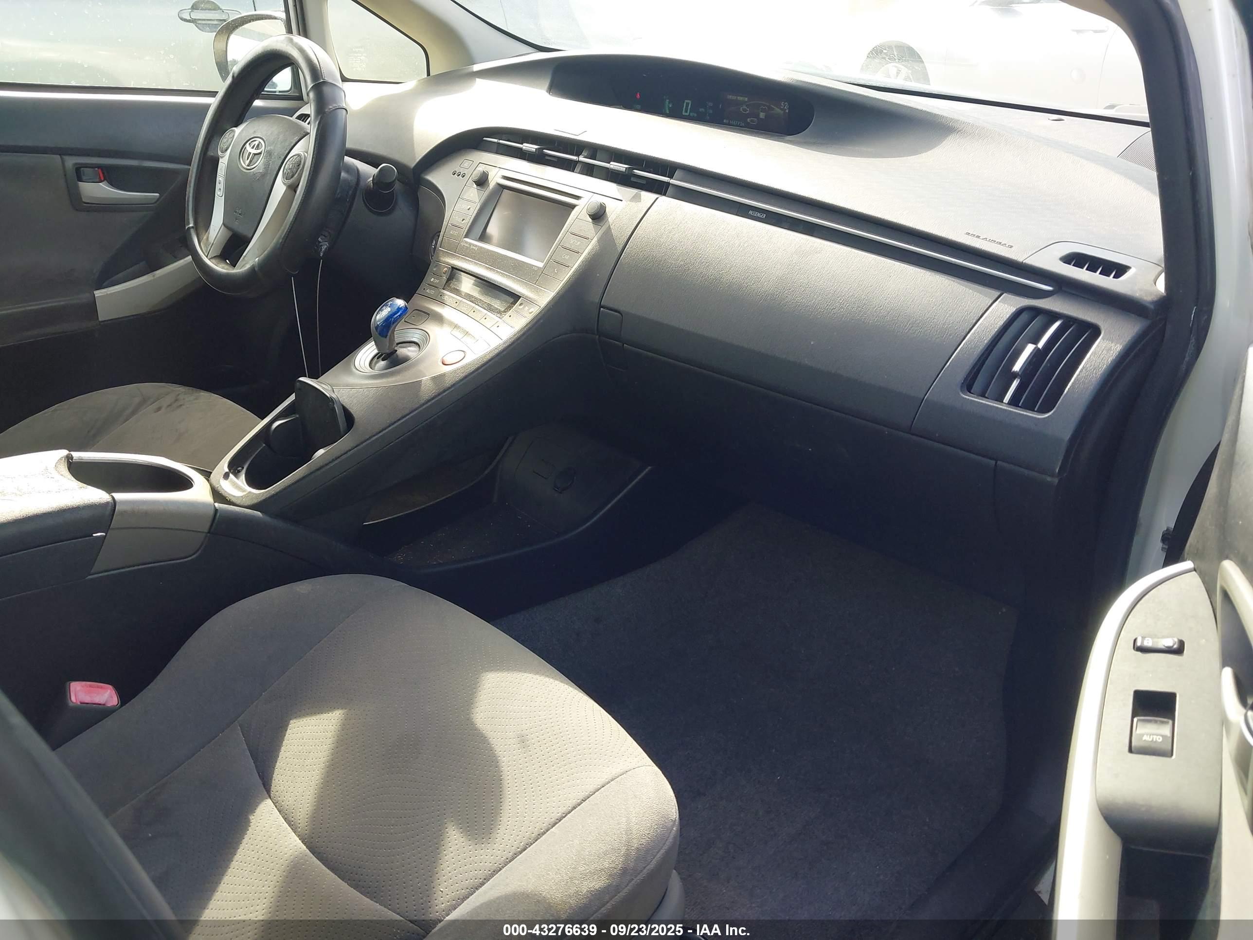 TOYOTA PRIUS image 5