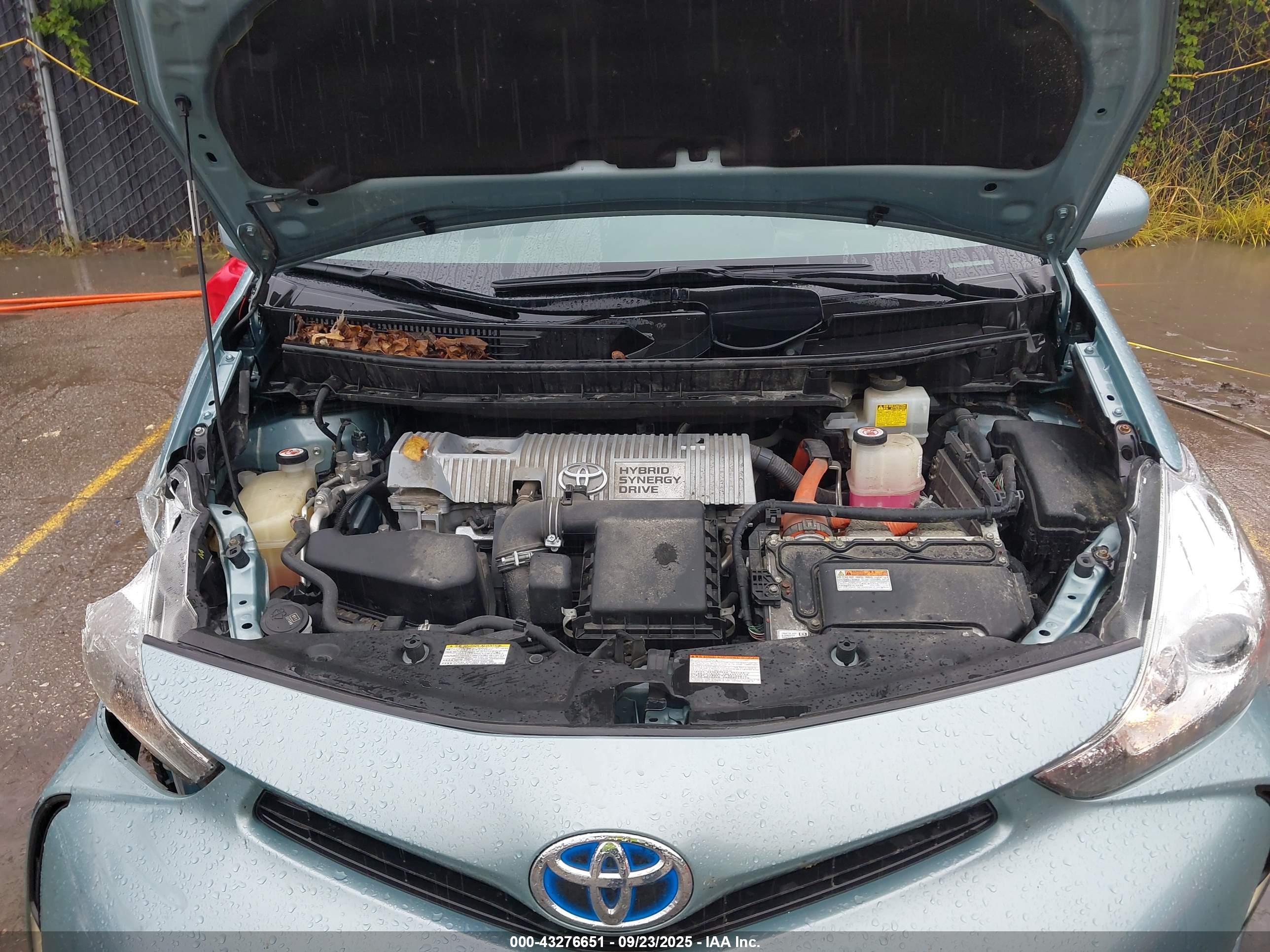 TOYOTA PRIUS image 10