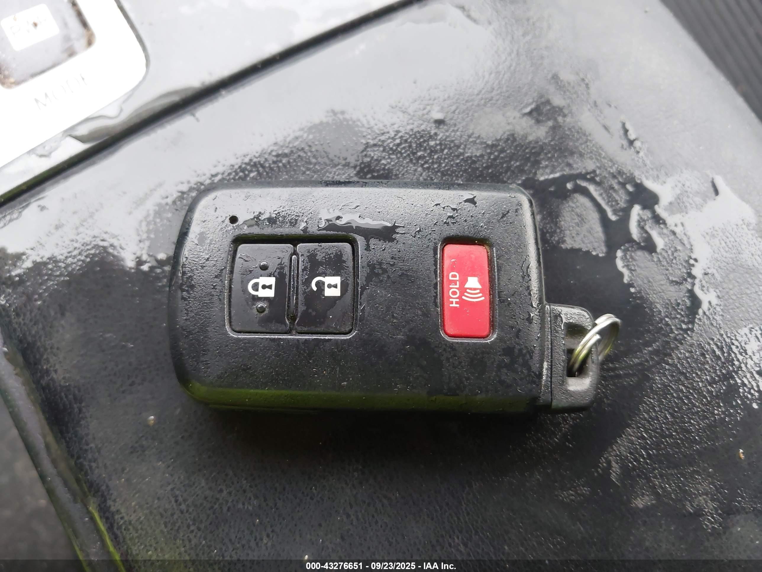 TOYOTA PRIUS image 11