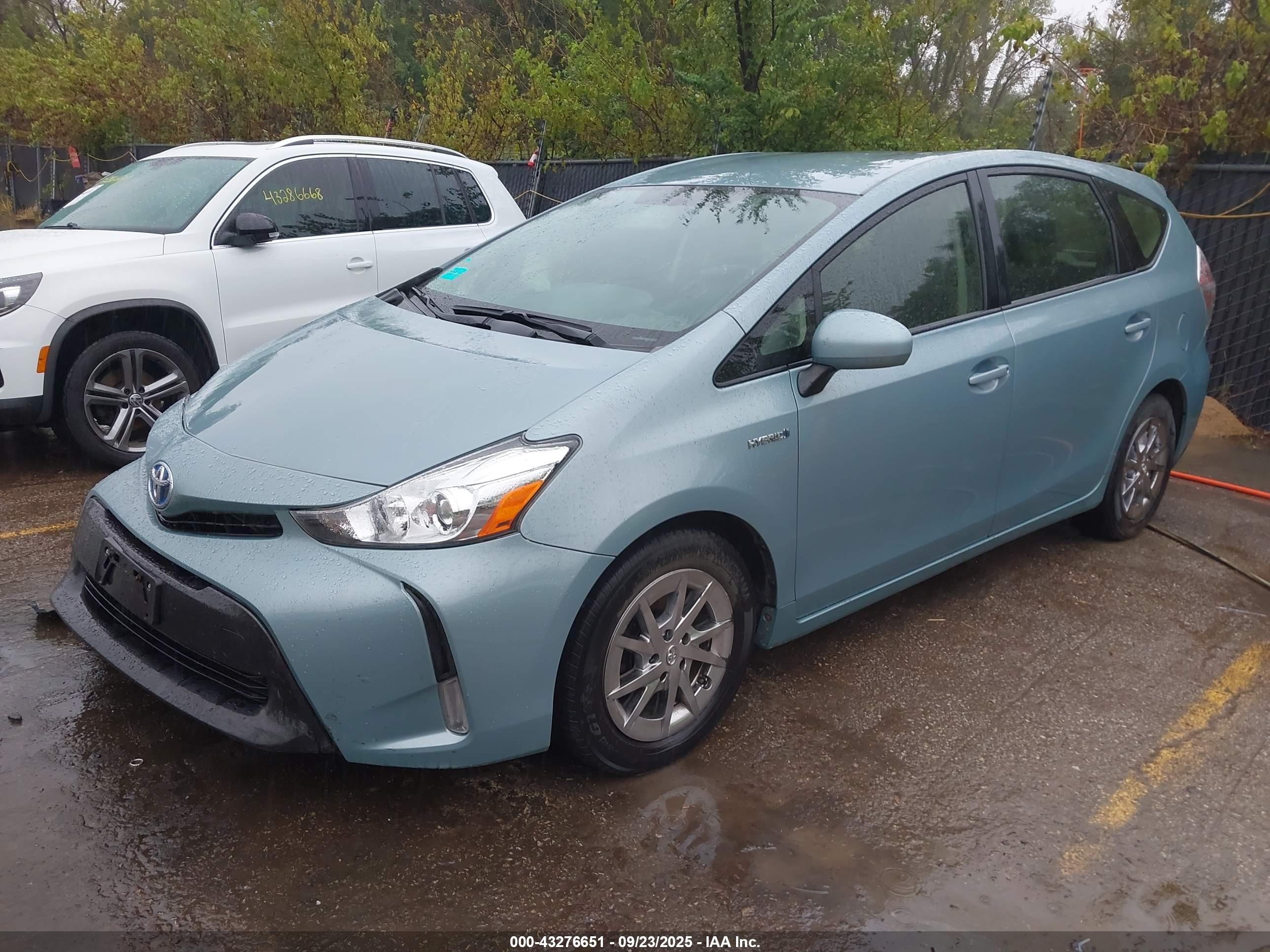 TOYOTA PRIUS image 2